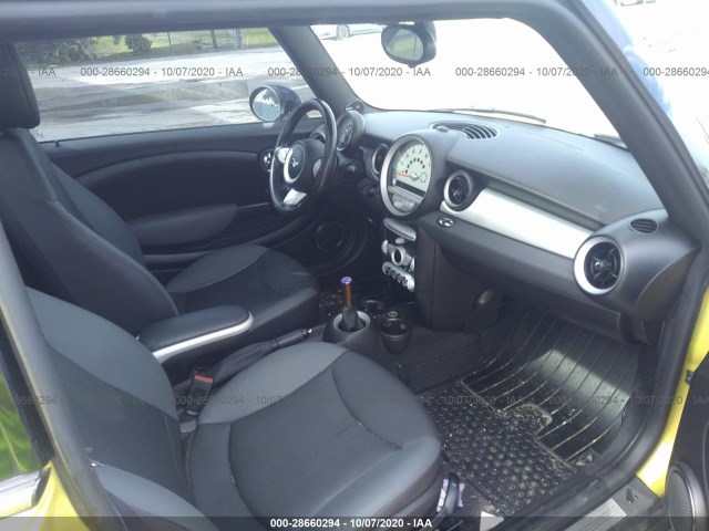 Photo 4 VIN: WMWMF3C55ATZ25931 - MINI COOPER HARDTOP 