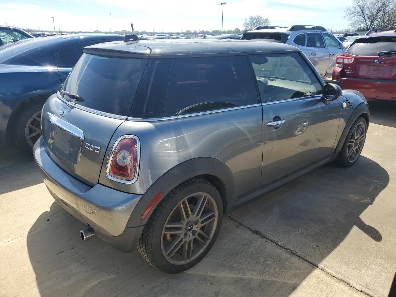 Photo 2 VIN: WMWMF3C57ATZ67176 - MINI COOPER 