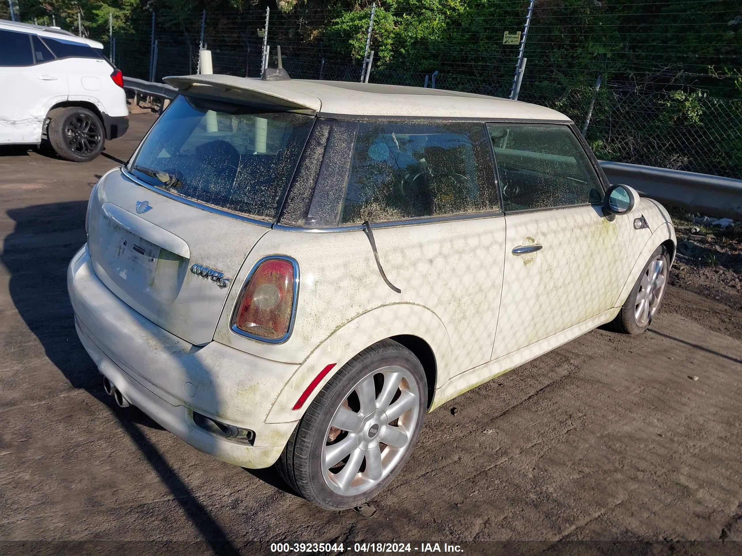 Photo 3 VIN: WMWMF73547TT80787 - MINI COOPER 