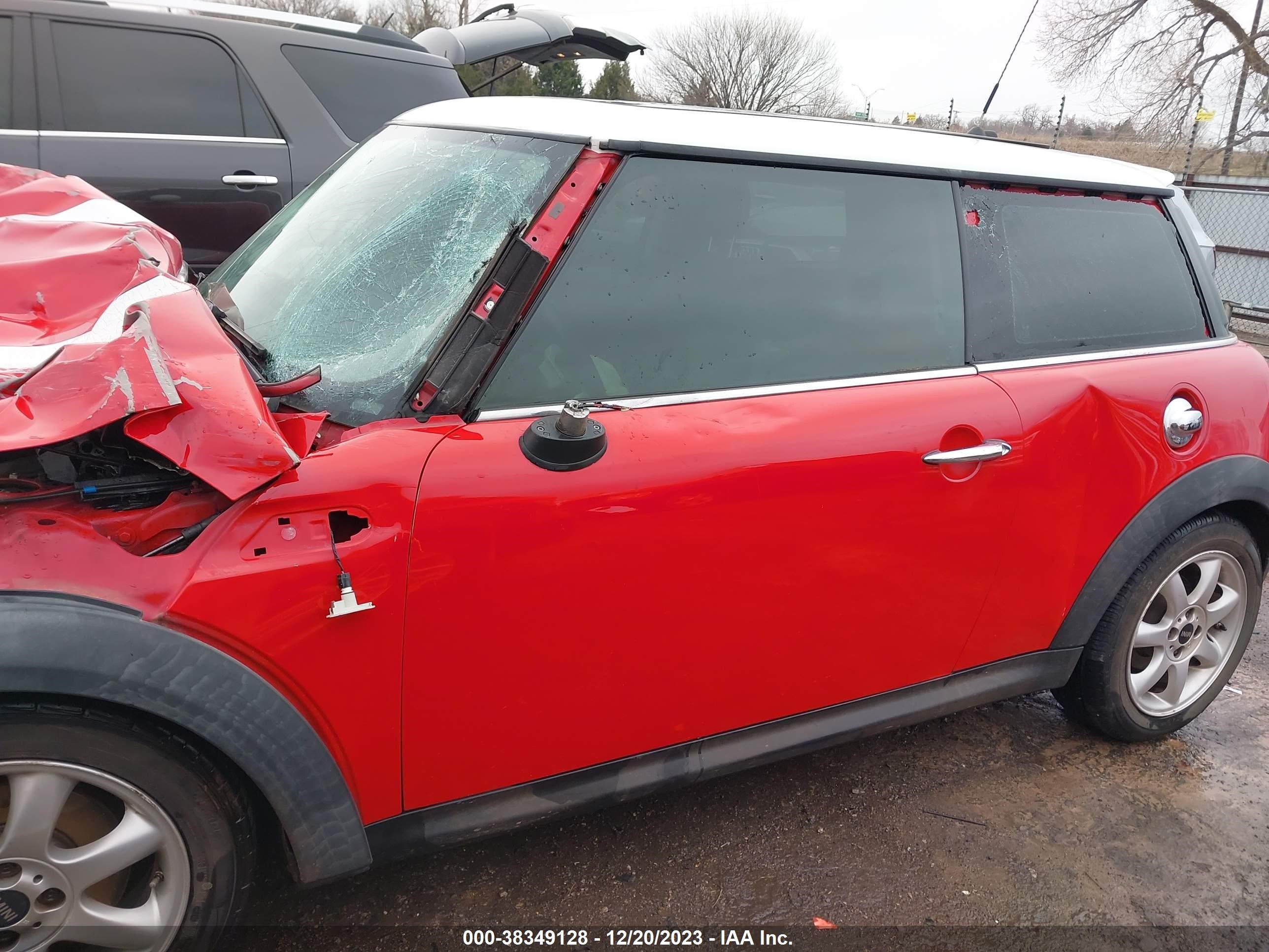 Photo 12 VIN: WMWMF73559TW84181 - MINI COOPER 