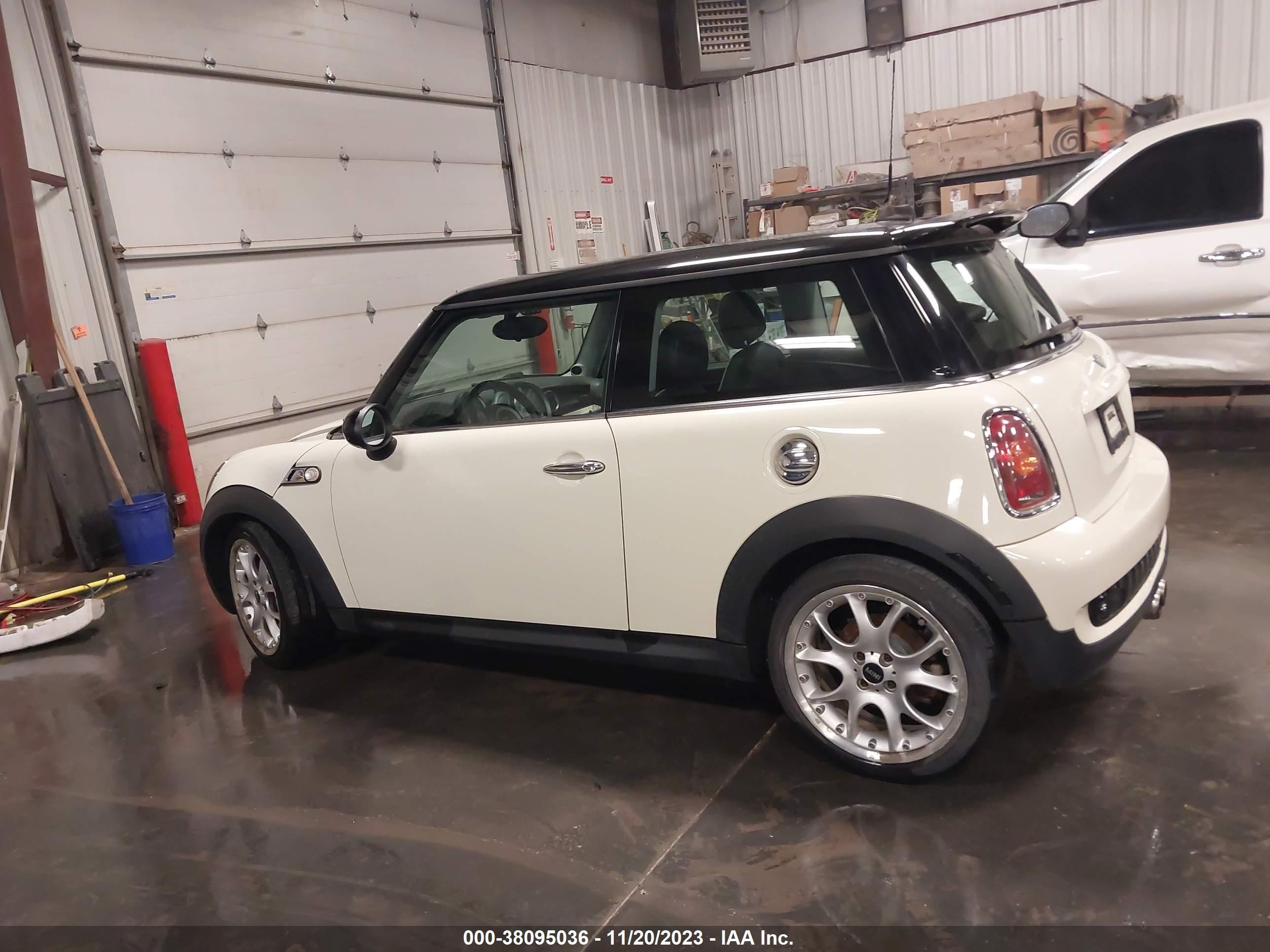 Photo 13 VIN: WMWMF73598TT91432 - MINI COOPER 