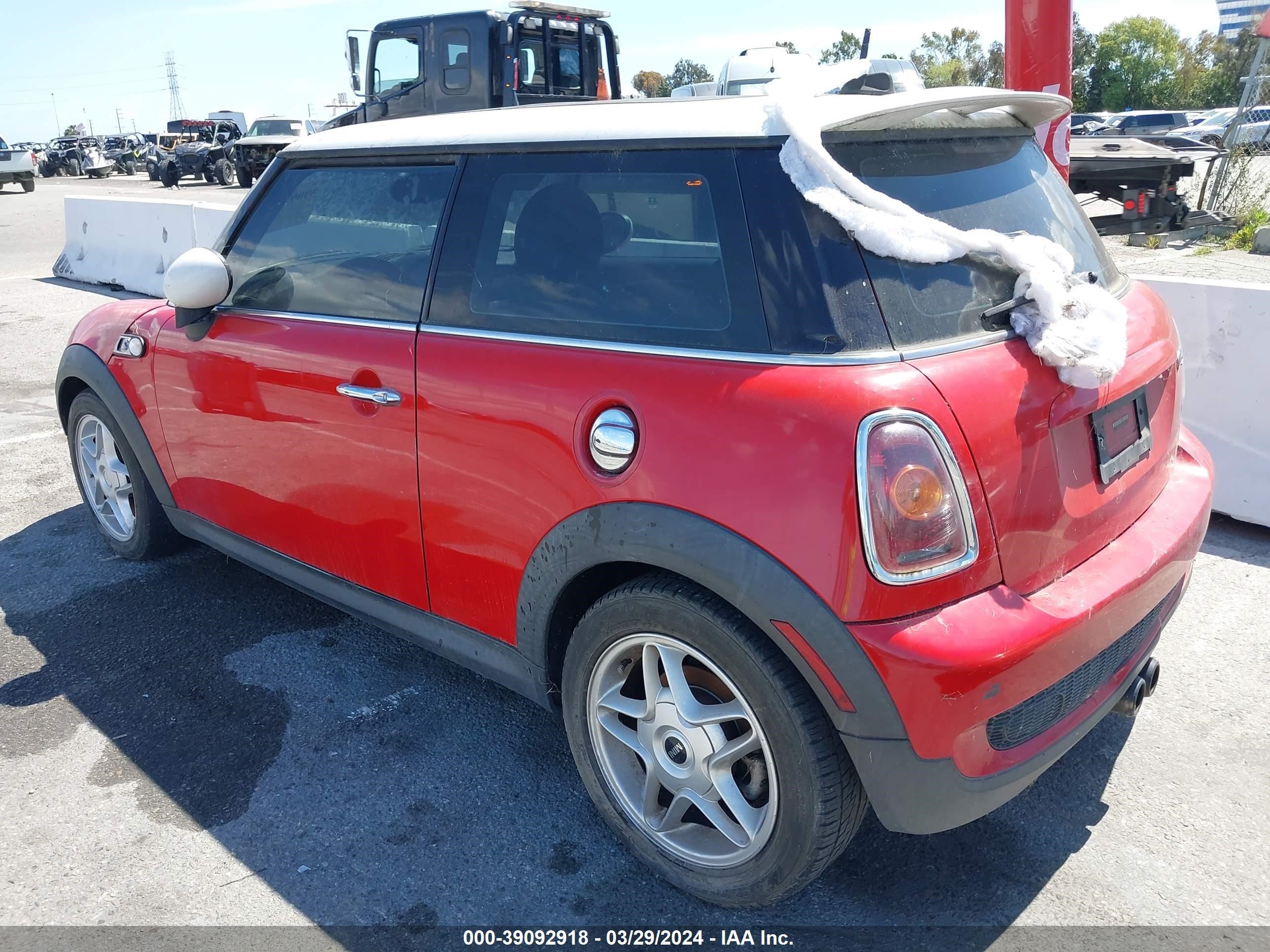 Photo 2 VIN: WMWMF735X7TL89946 - MINI COOPER 