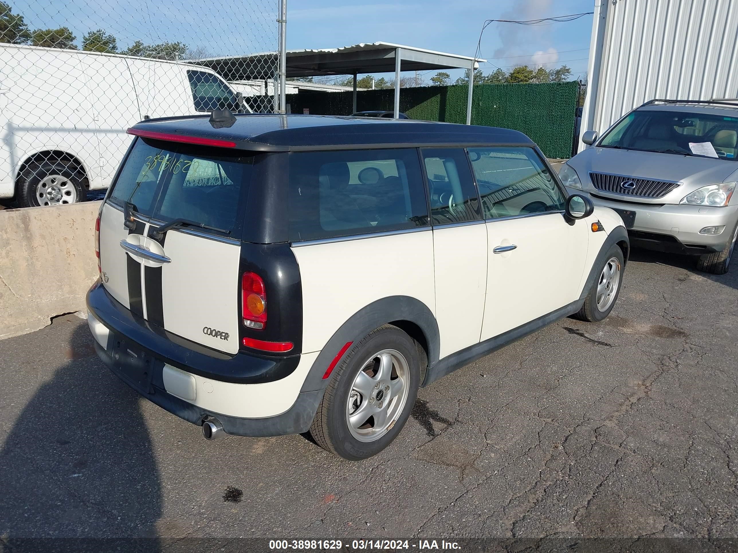 Photo 3 VIN: WMWML33509TN68534 - MINI CLUBMAN 