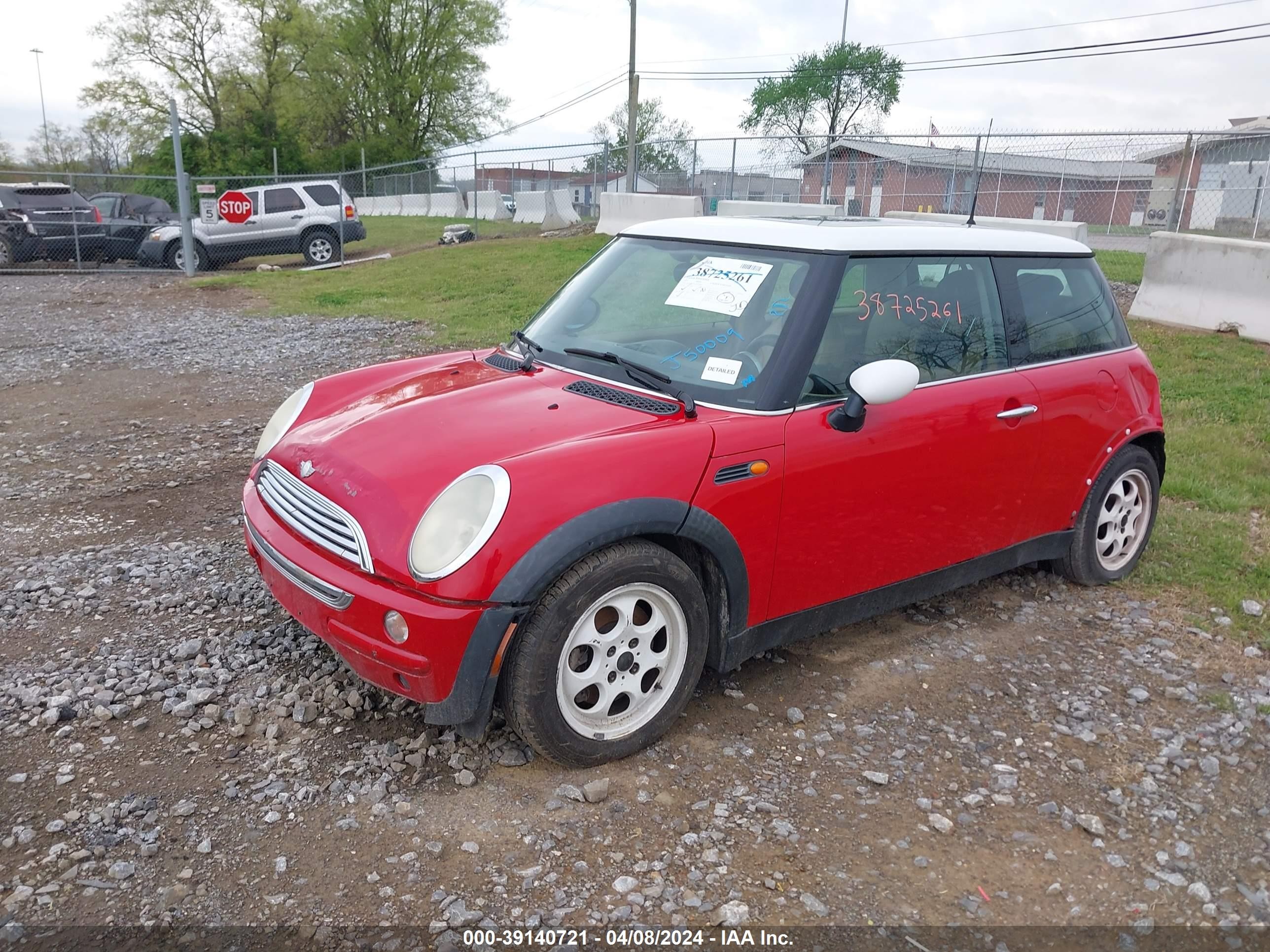 Photo 2 VIN: WMWRC33403TJ50009 - MINI COOPER 