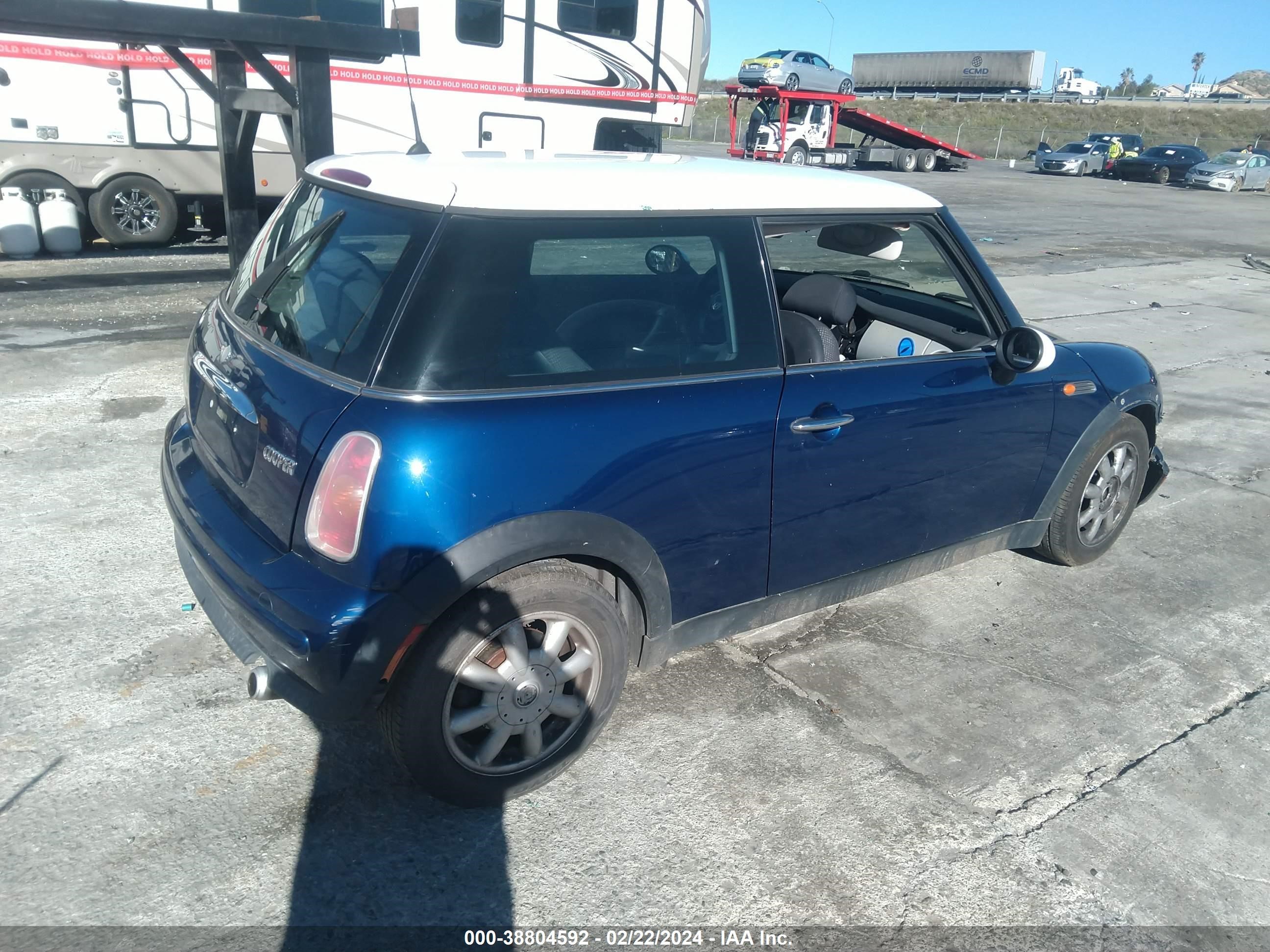 Photo 3 VIN: WMWRC33444TJ55747 - MINI COOPER 