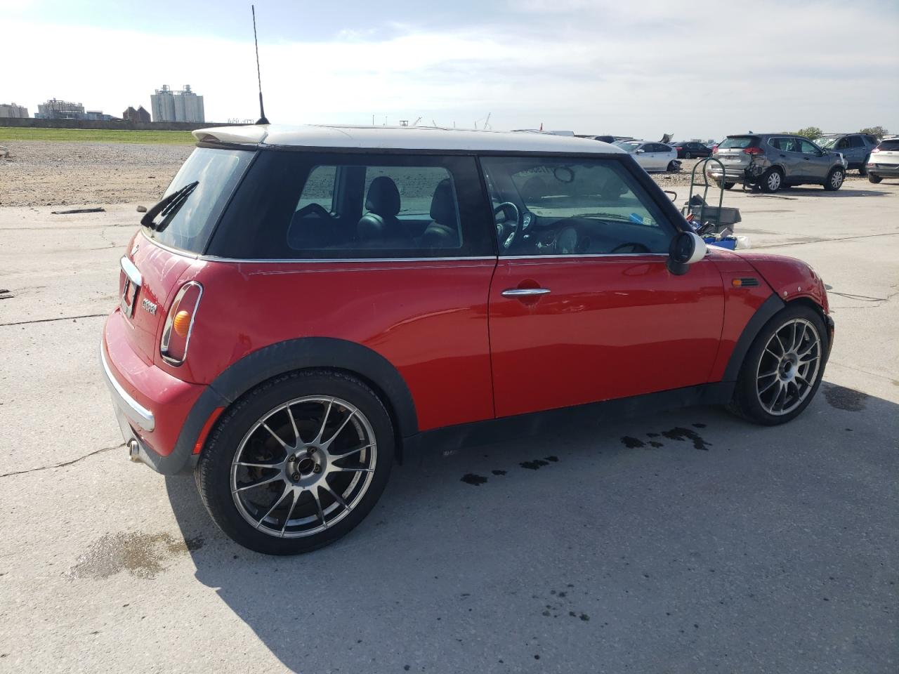 Photo 2 VIN: WMWRC33464TJ56978 - MINI COOPER 