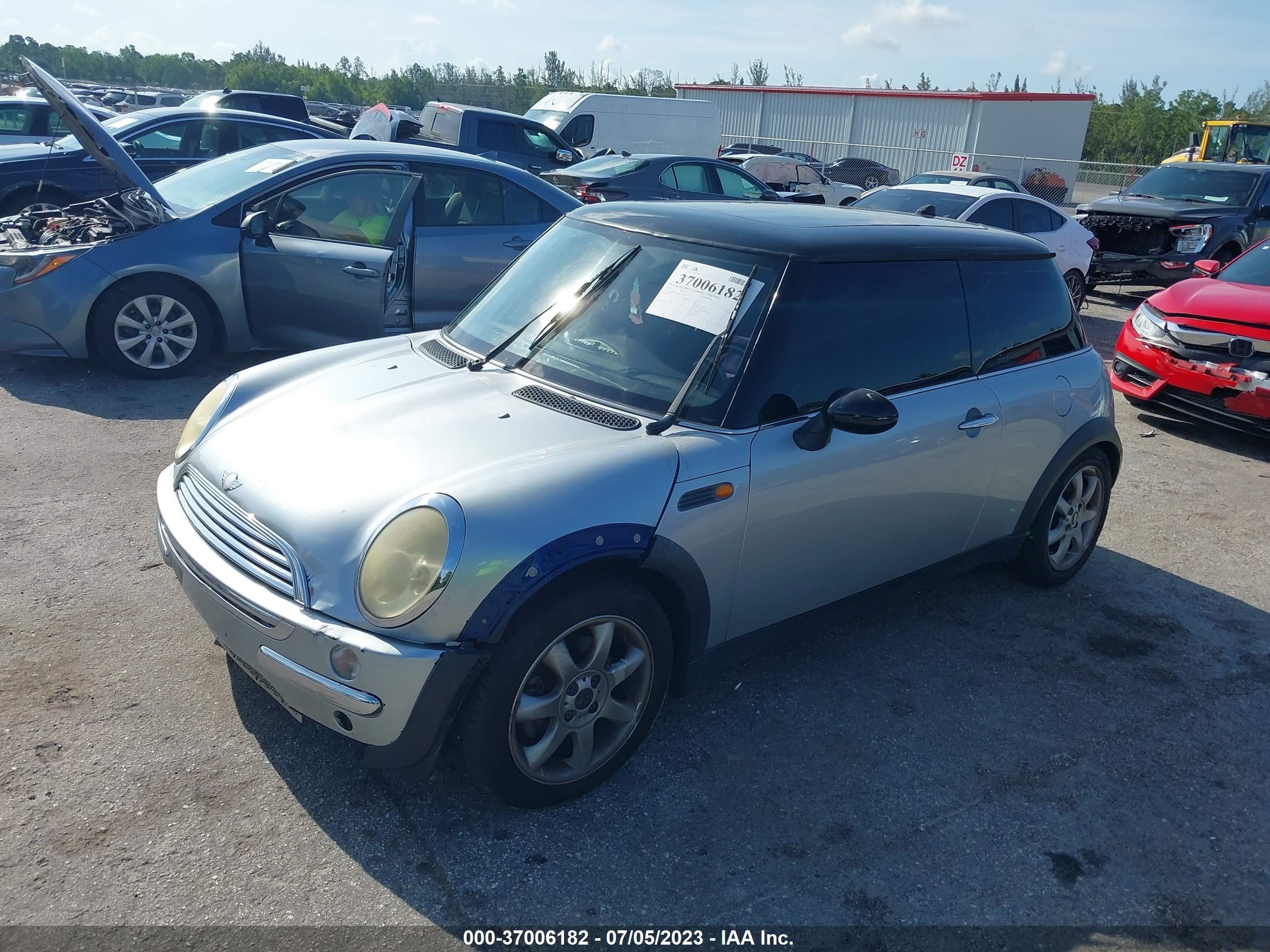 Photo 1 VIN: WMWRC33485TJ66476 - MINI HARD TOP 