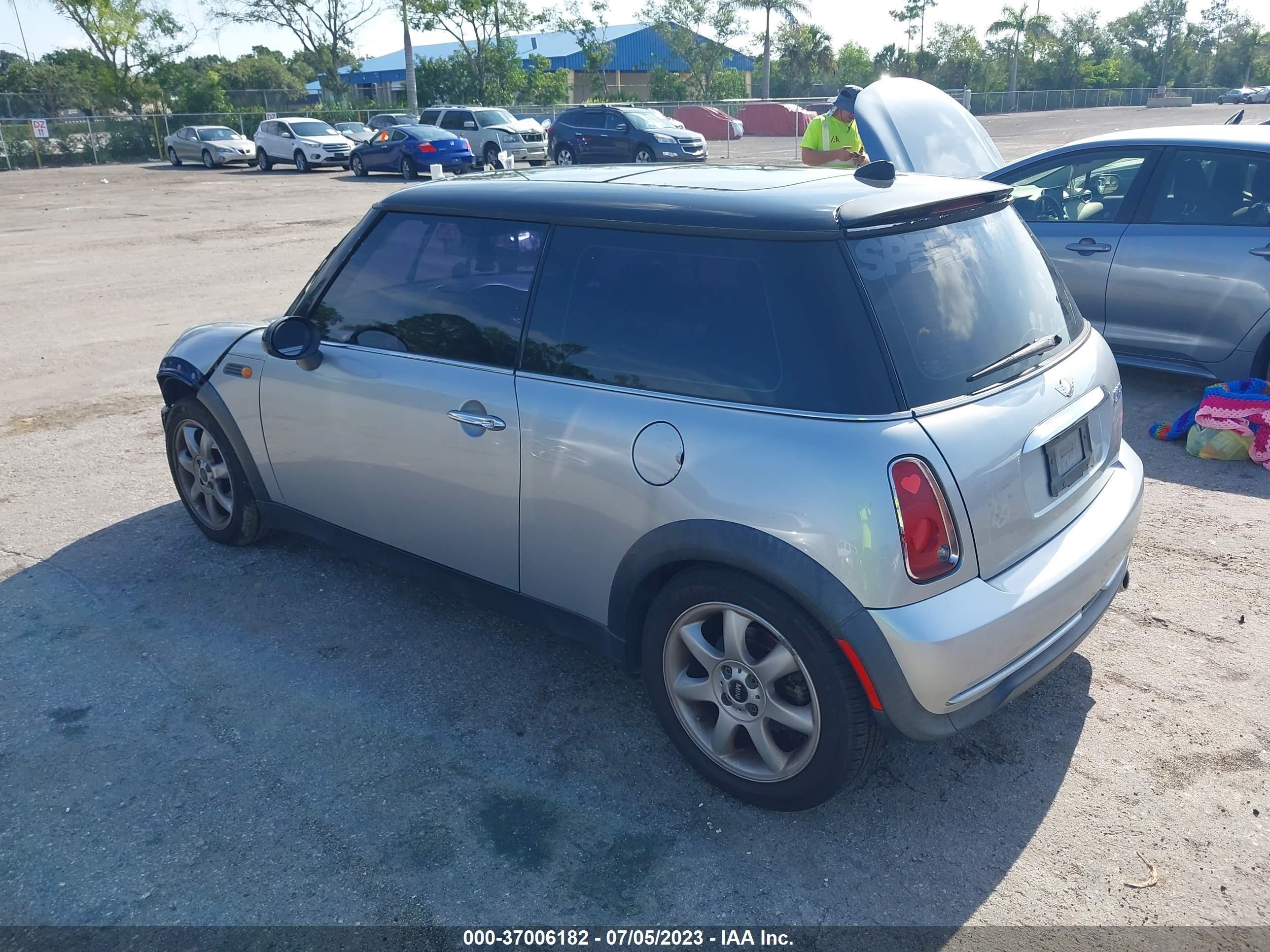 Photo 2 VIN: WMWRC33485TJ66476 - MINI HARD TOP 