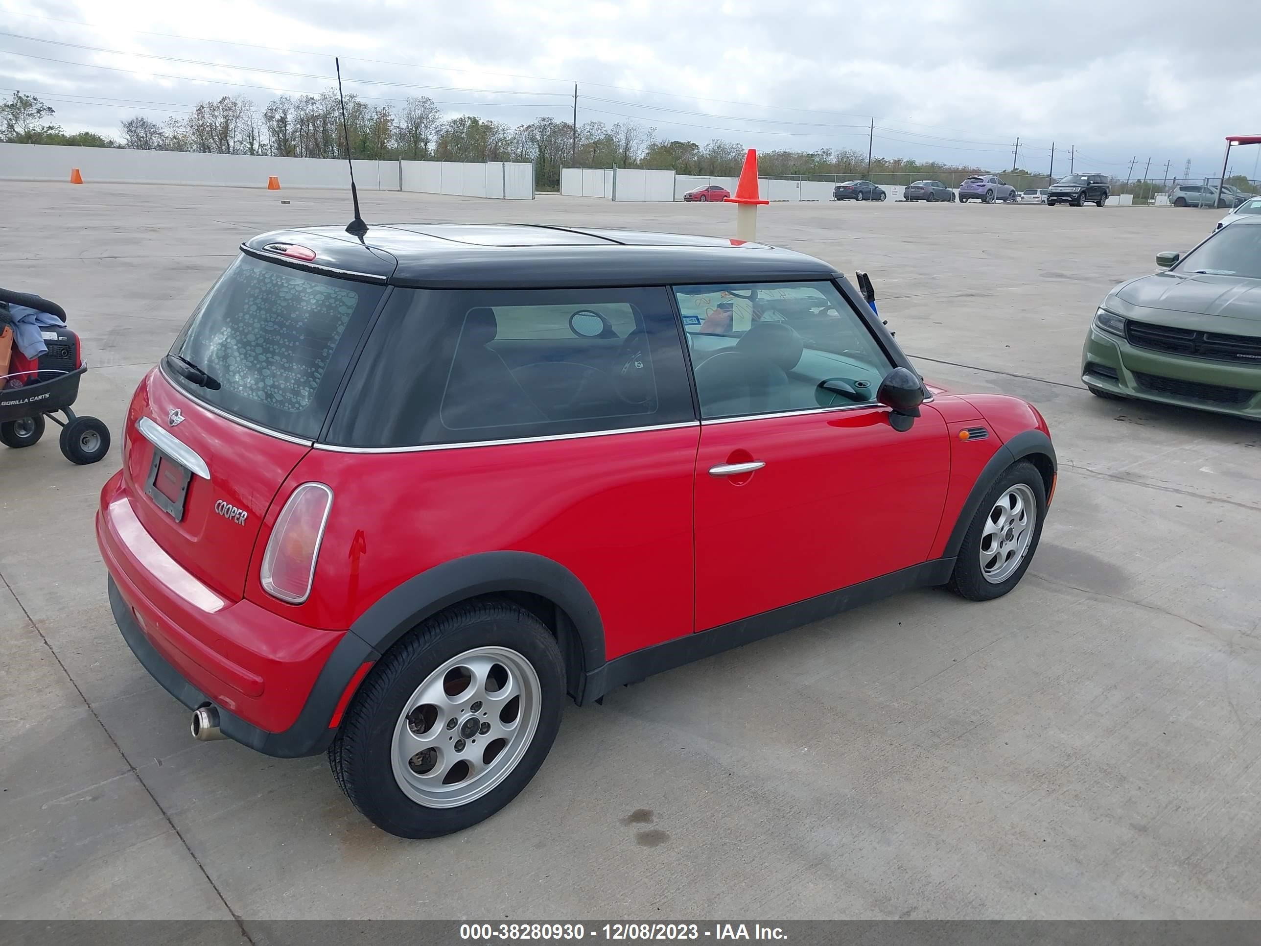 Photo 3 VIN: WMWRC334X3TJ51040 - MINI HARD TOP 