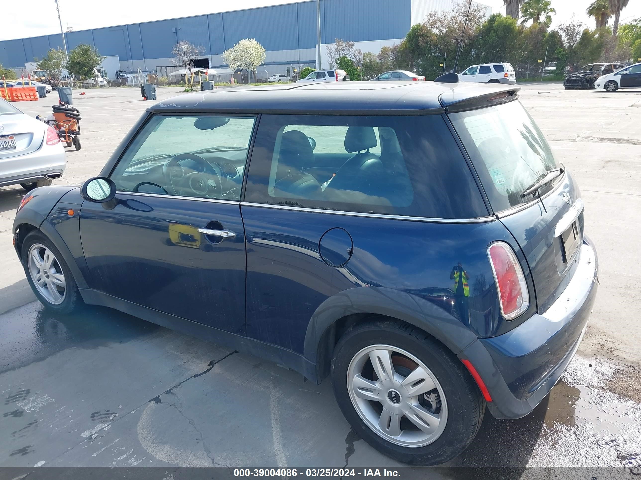 Photo 2 VIN: WMWRC33516TK71192 - MINI COOPER 