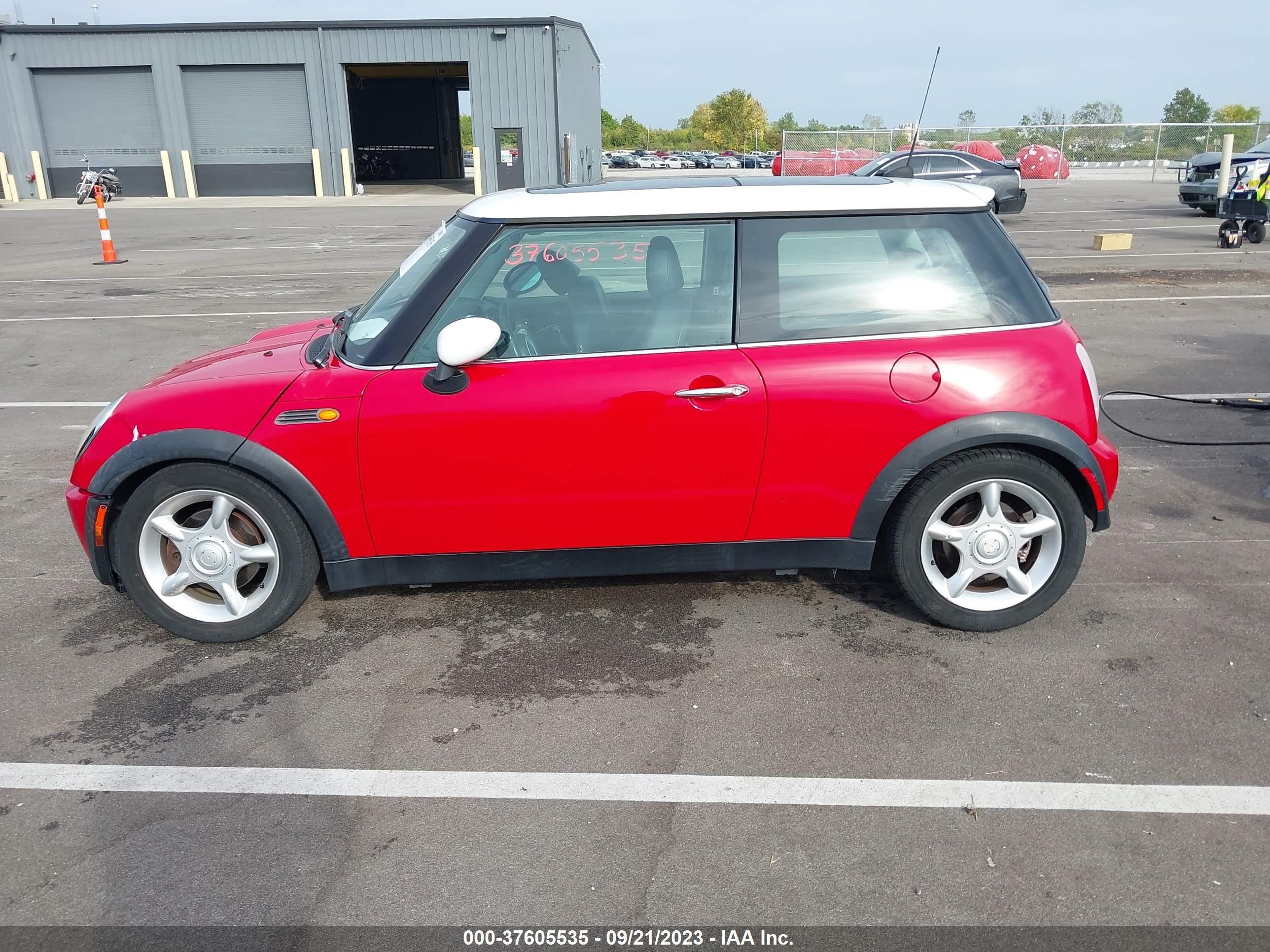 Photo 14 VIN: WMWRC33526TJ77600 - MINI COOPER 