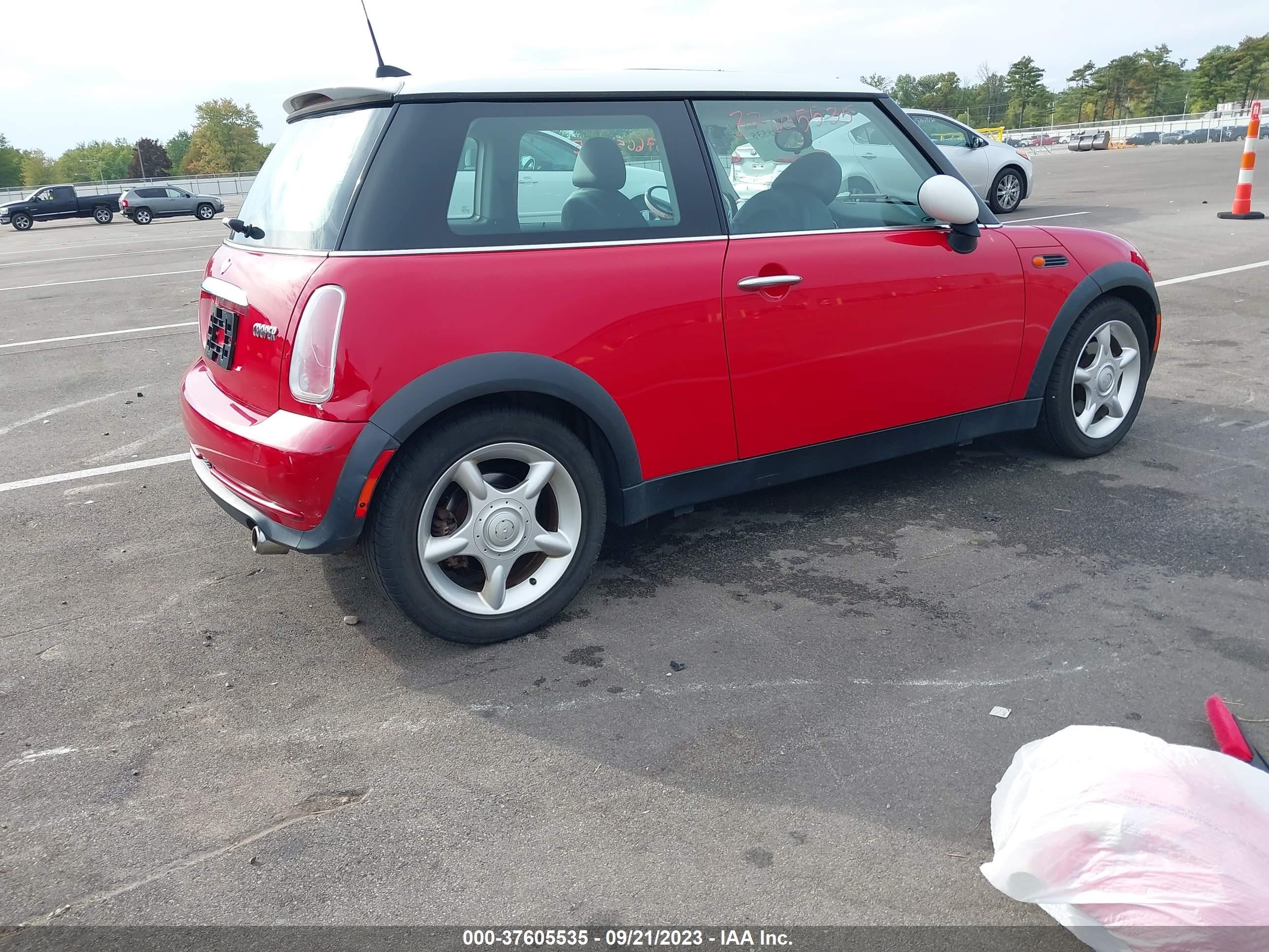 Photo 3 VIN: WMWRC33526TJ77600 - MINI COOPER 