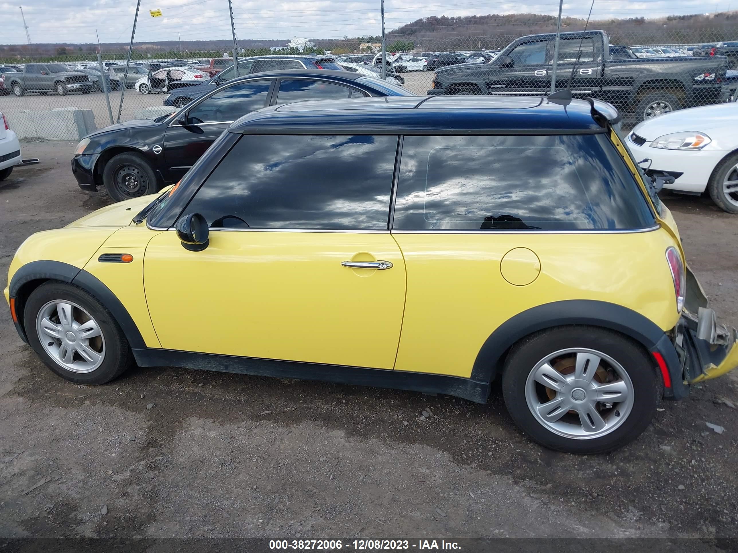 Photo 13 VIN: WMWRC33526TK64803 - MINI COOPER 