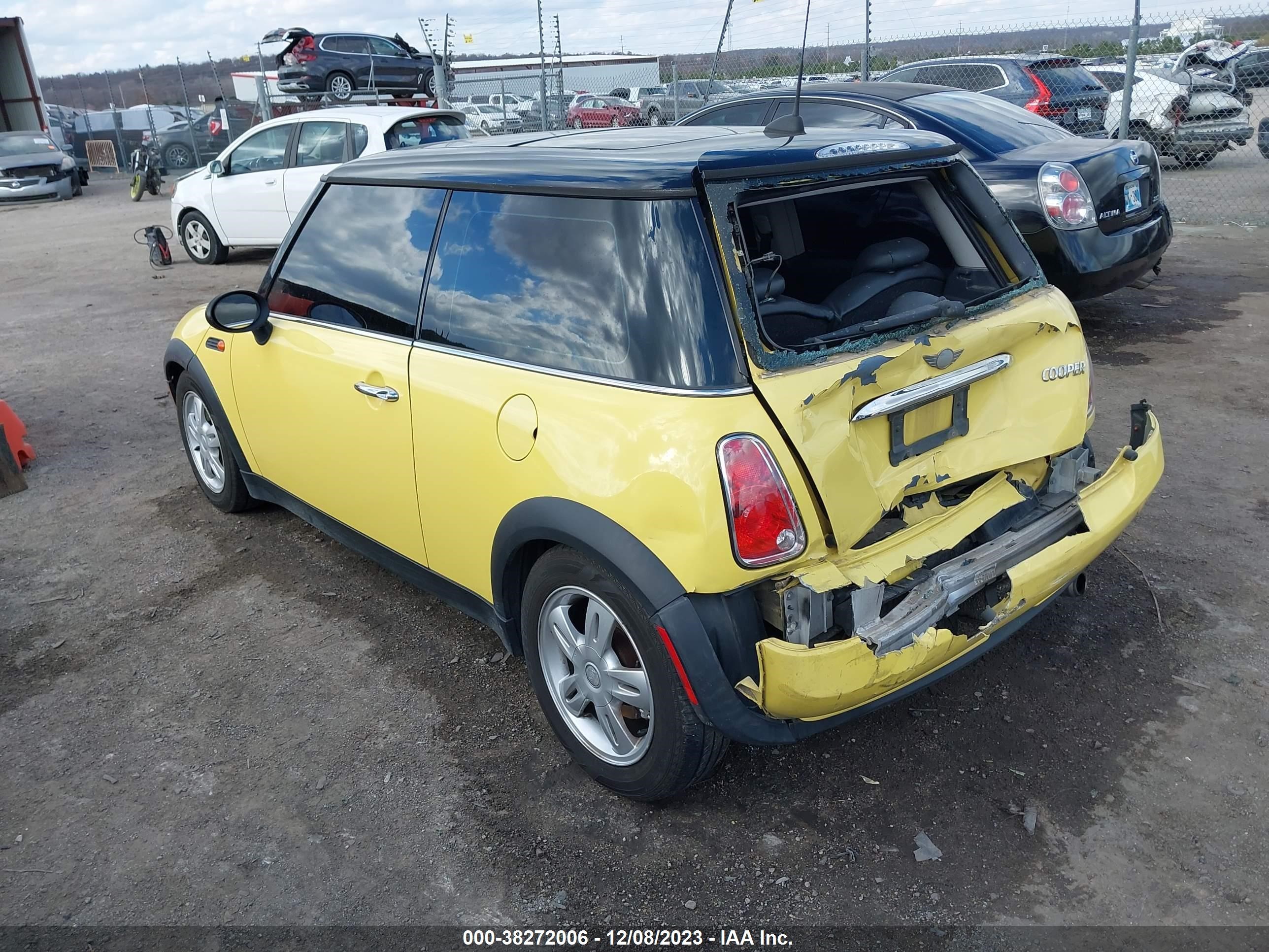 Photo 2 VIN: WMWRC33526TK64803 - MINI COOPER 