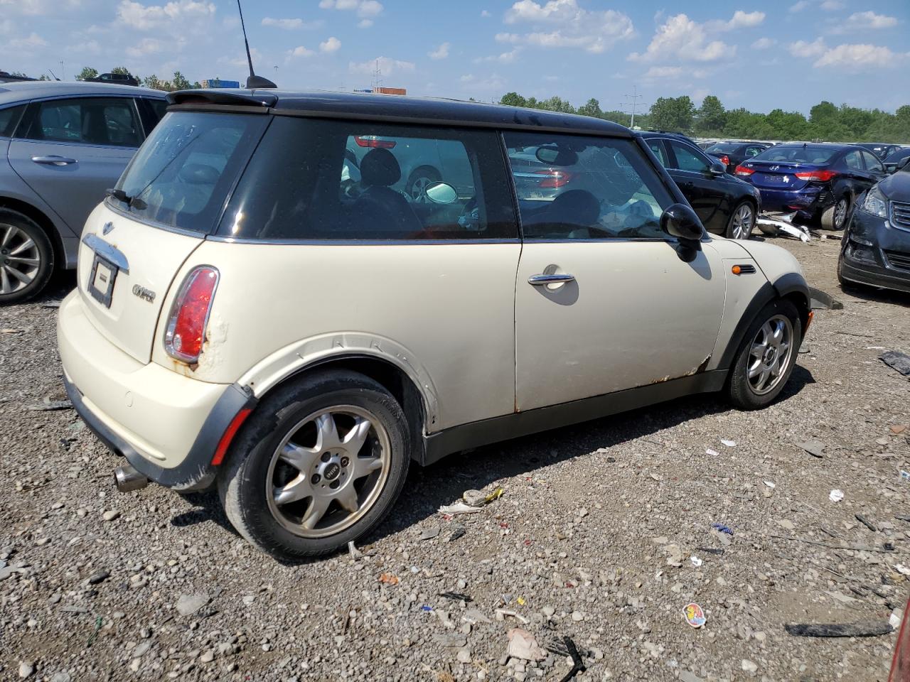 Photo 2 VIN: WMWRC33526TK72478 - MINI COOPER 