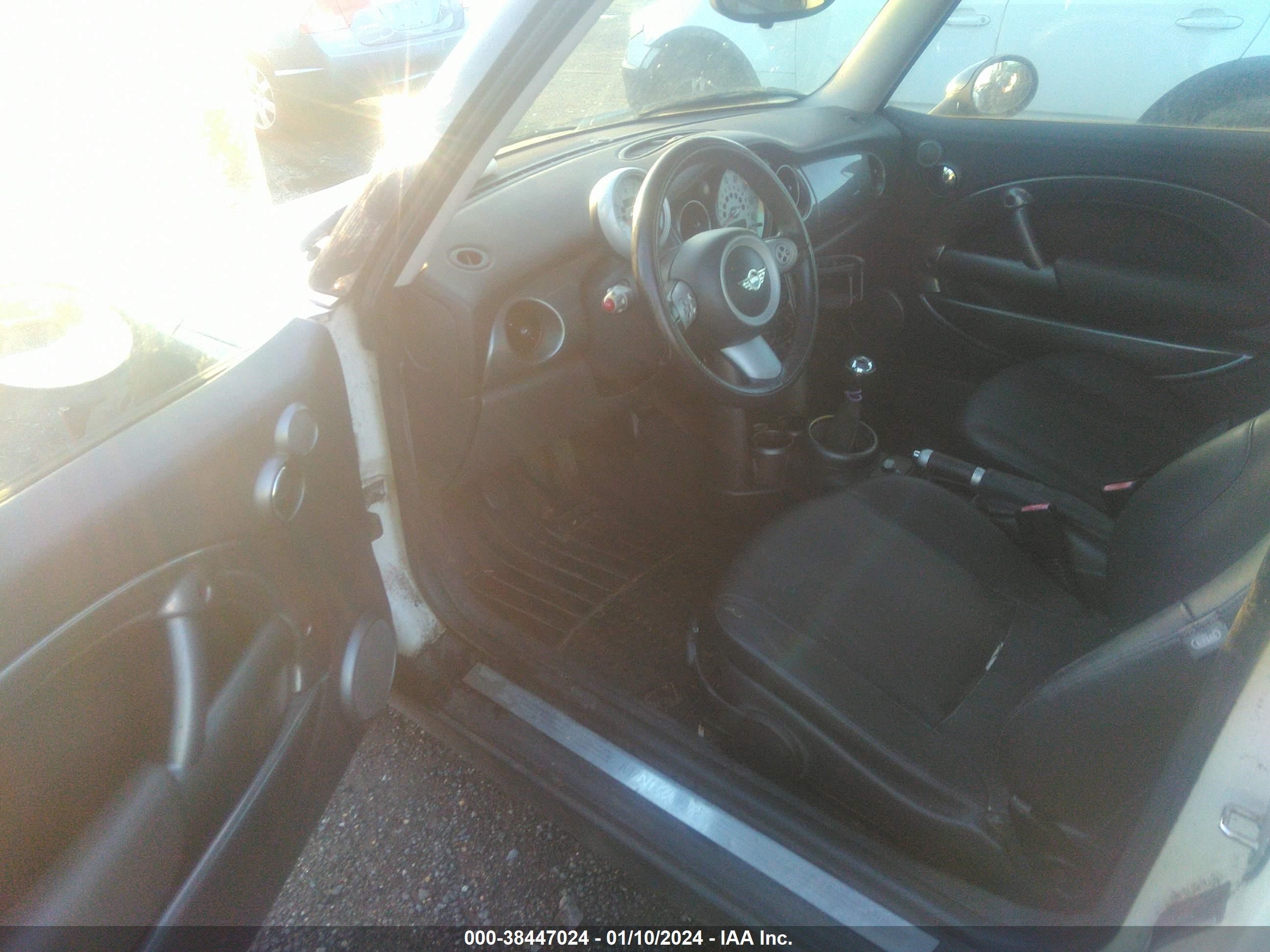 Photo 4 VIN: WMWRC33545TK61125 - MINI COOPER 