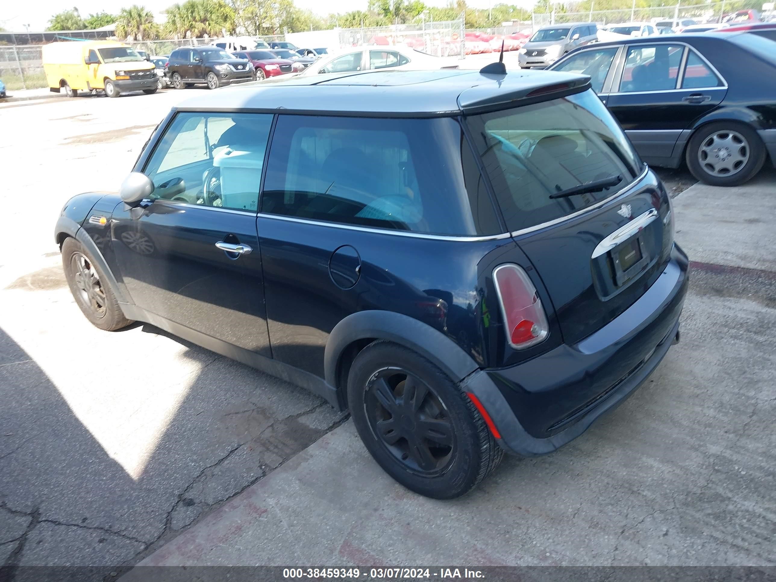 Photo 2 VIN: WMWRC33546TK72434 - MINI COOPER 