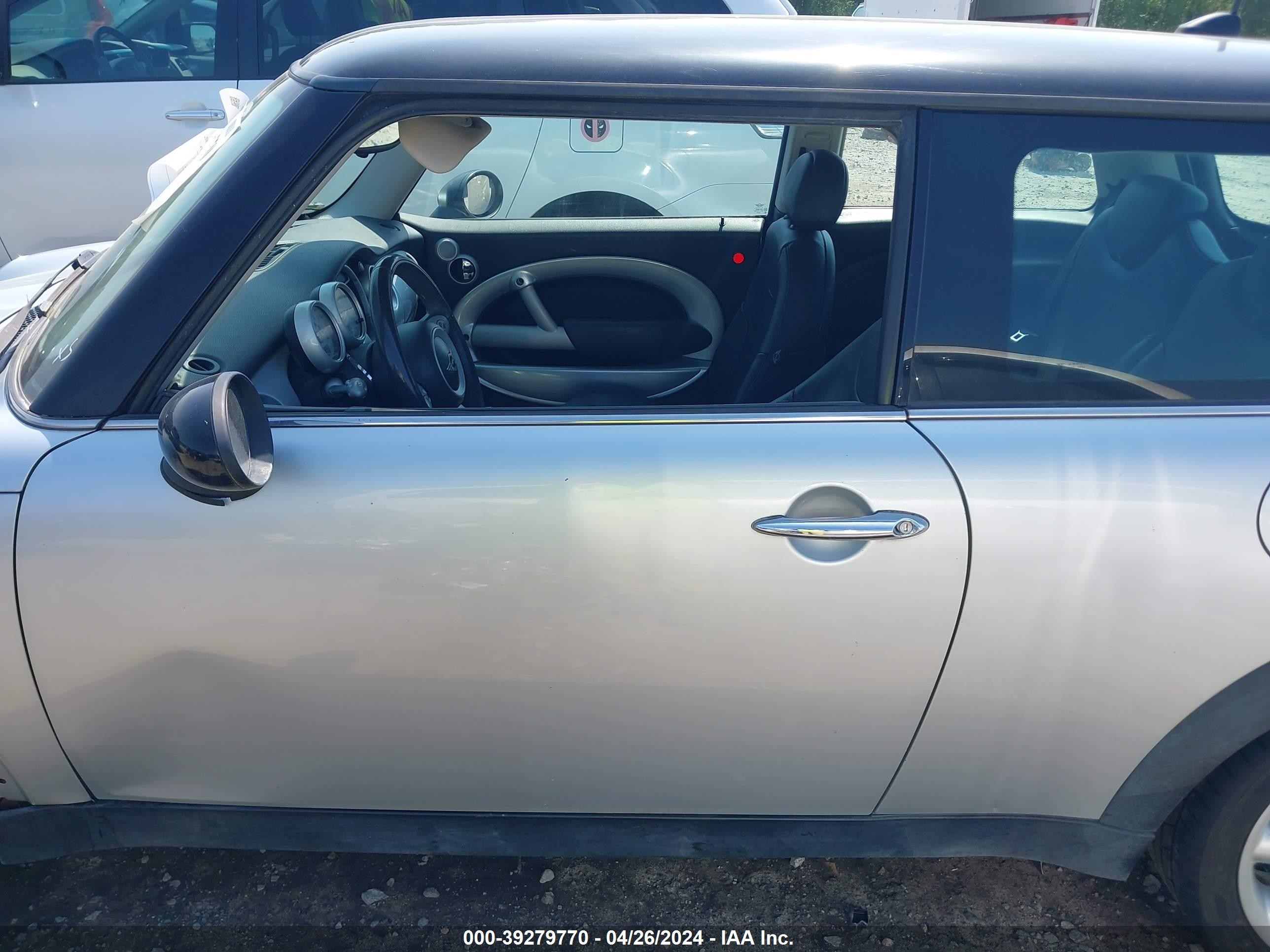 Photo 13 VIN: WMWRC33555TK60677 - MINI COOPER 