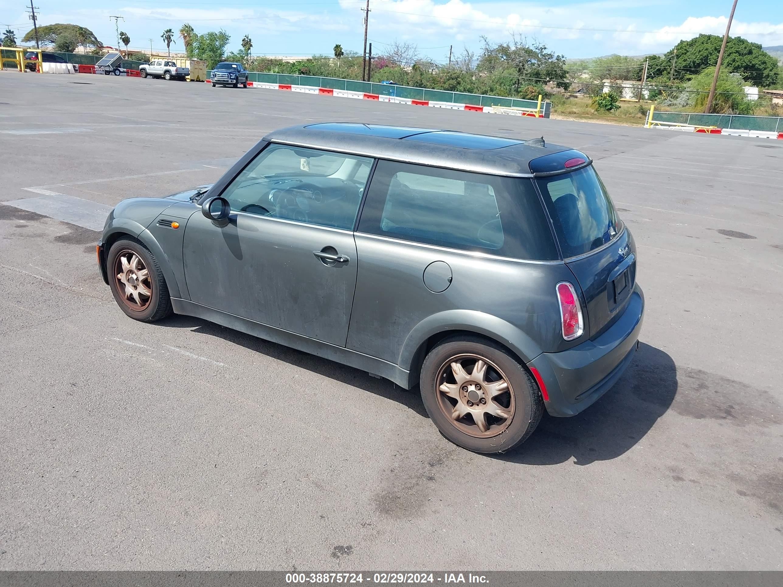 Photo 2 VIN: WMWRC33576TJ78628 - MINI COOPER 