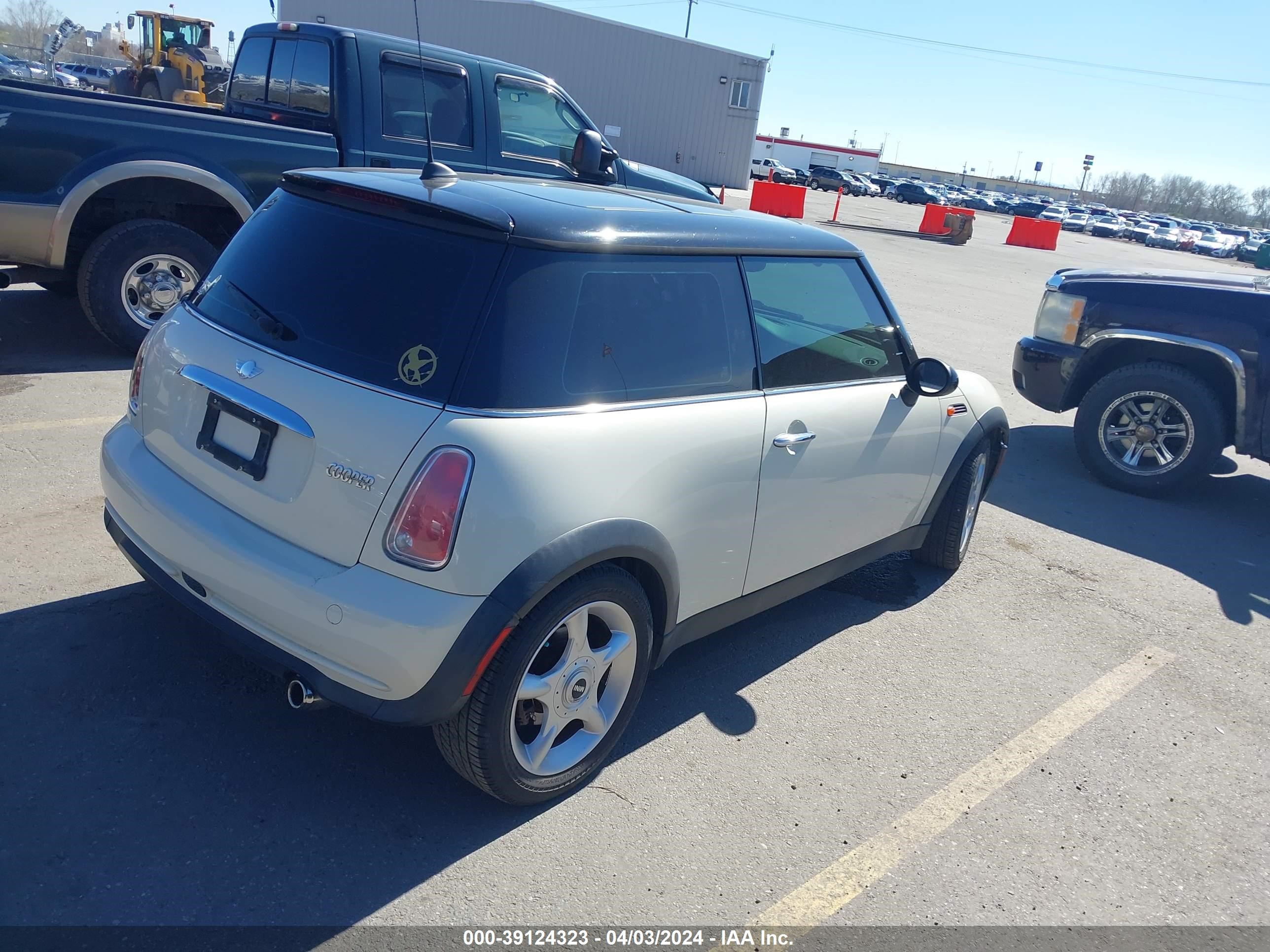 Photo 3 VIN: WMWRC33595TK63274 - MINI COOPER 