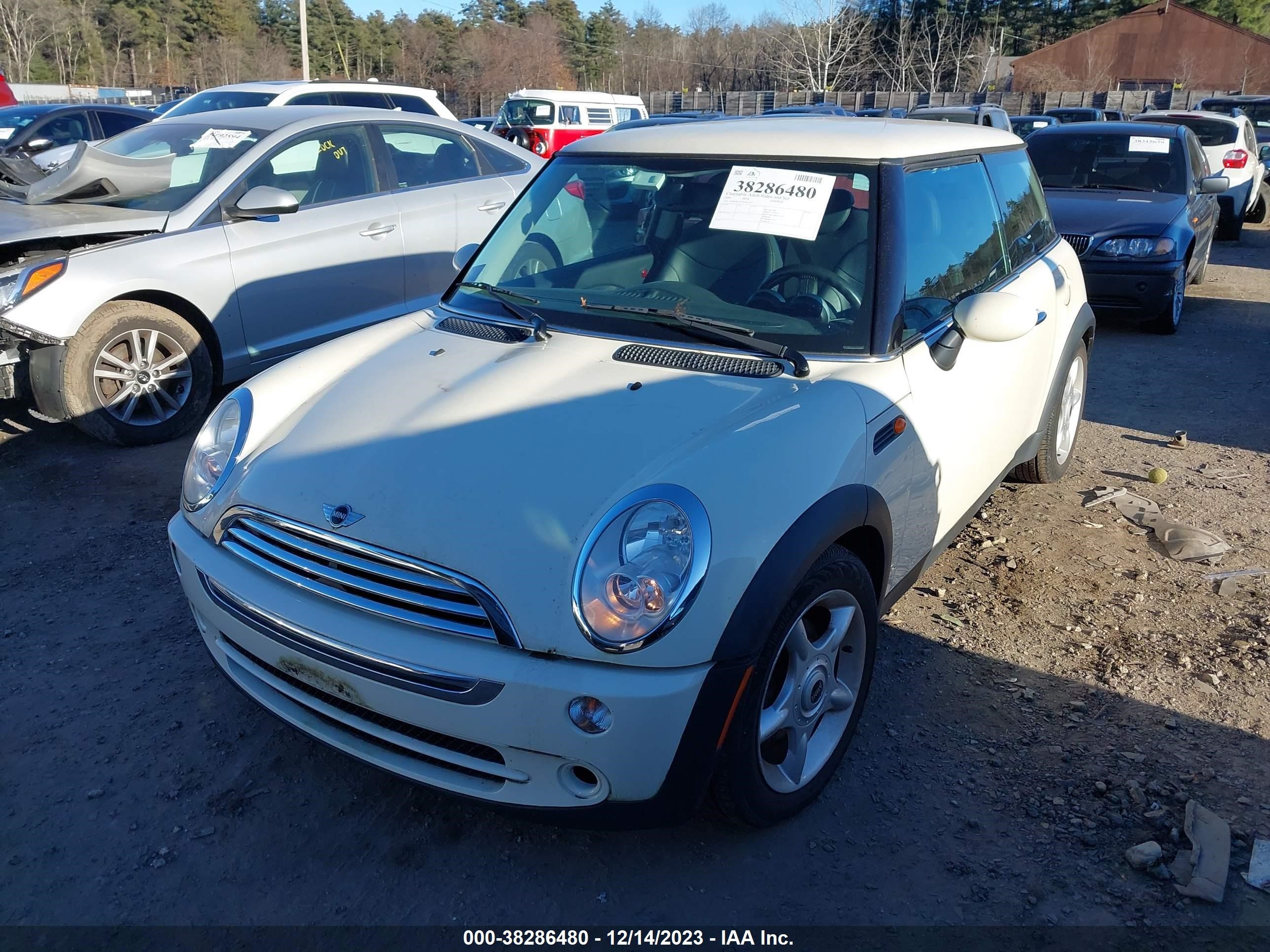 Photo 1 VIN: WMWRC33596TK67827 - MINI COOPER 