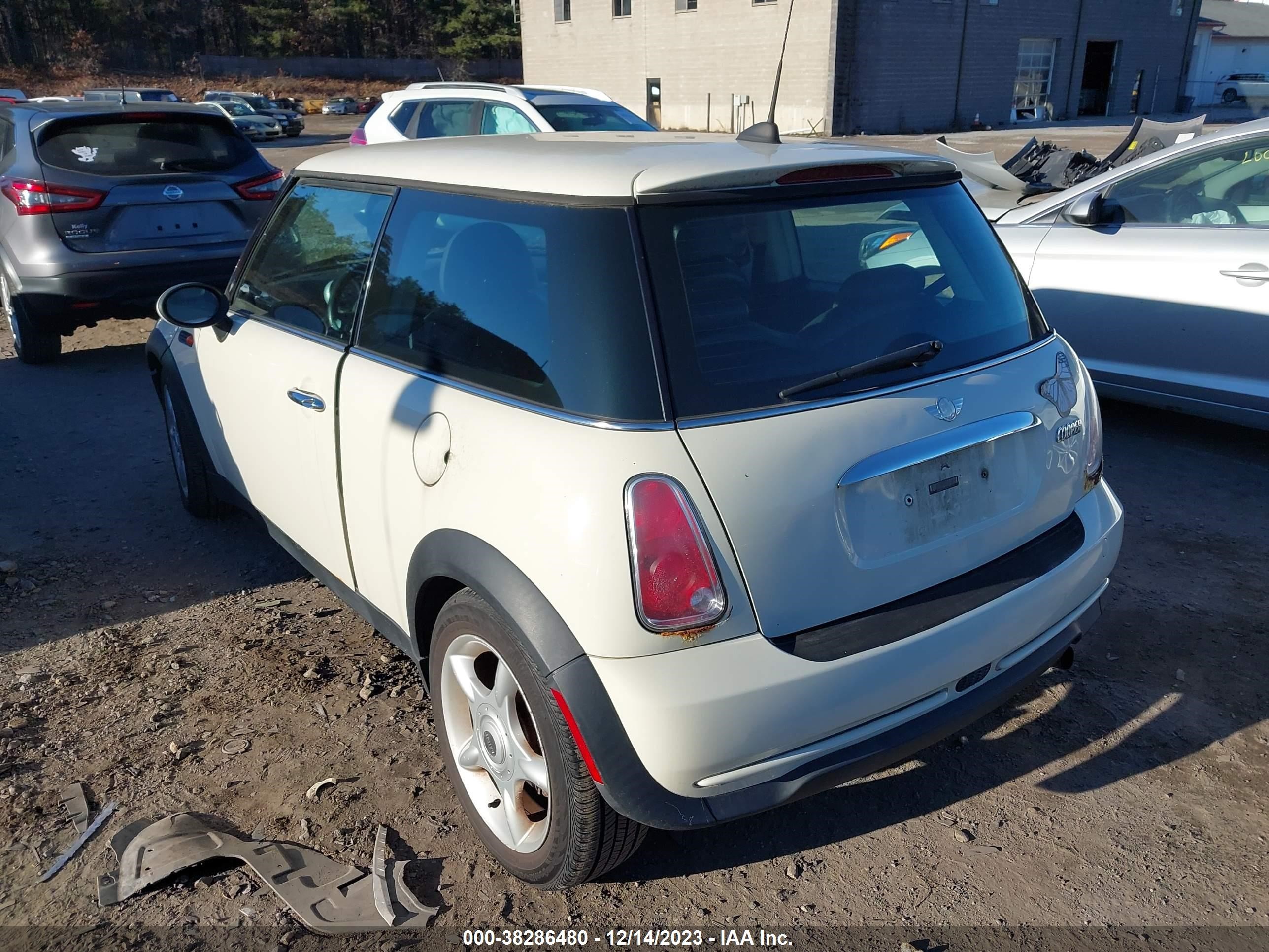 Photo 2 VIN: WMWRC33596TK67827 - MINI COOPER 