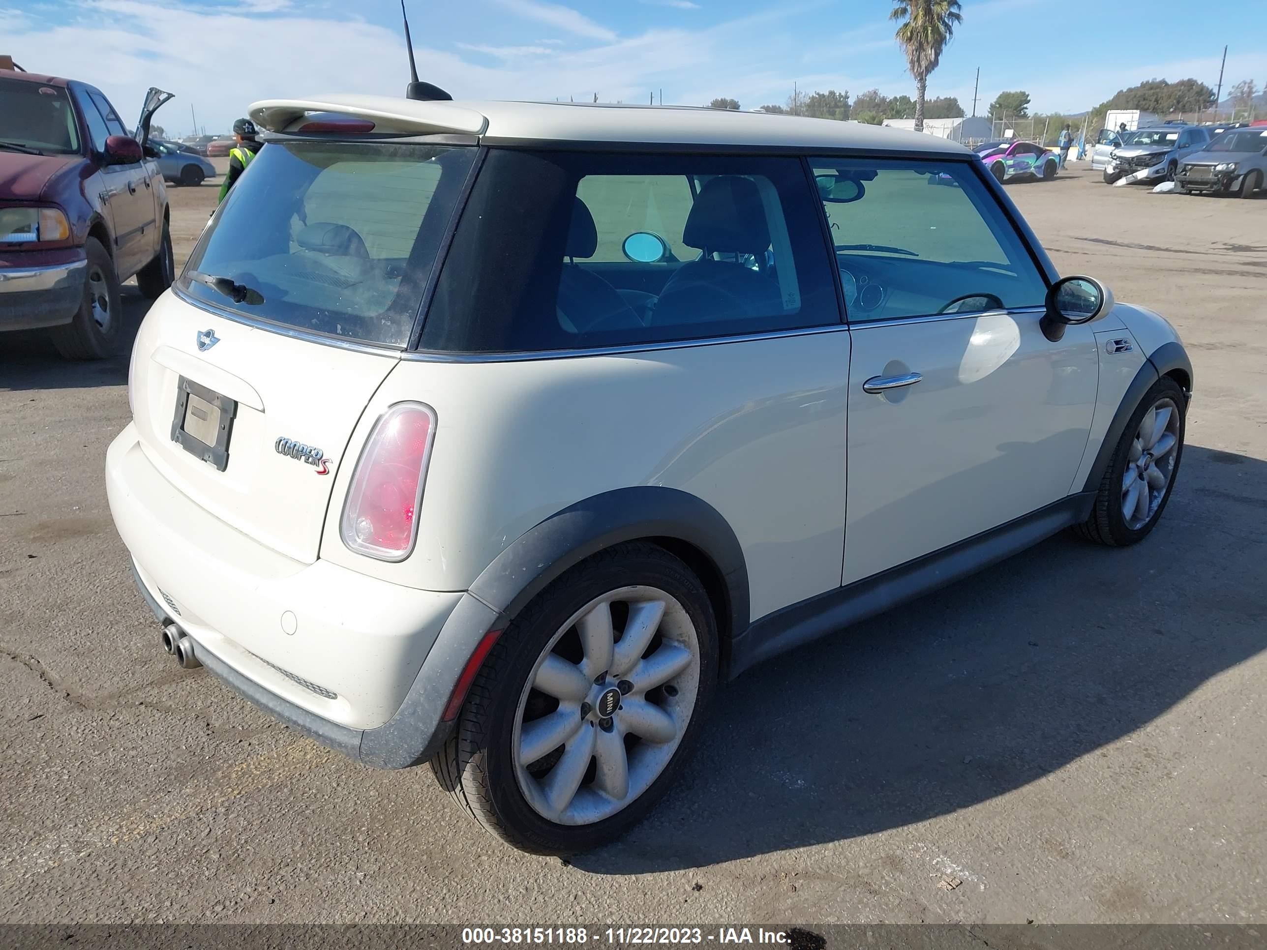 Photo 3 VIN: WMWRE33415TD93781 - MINI COOPER 