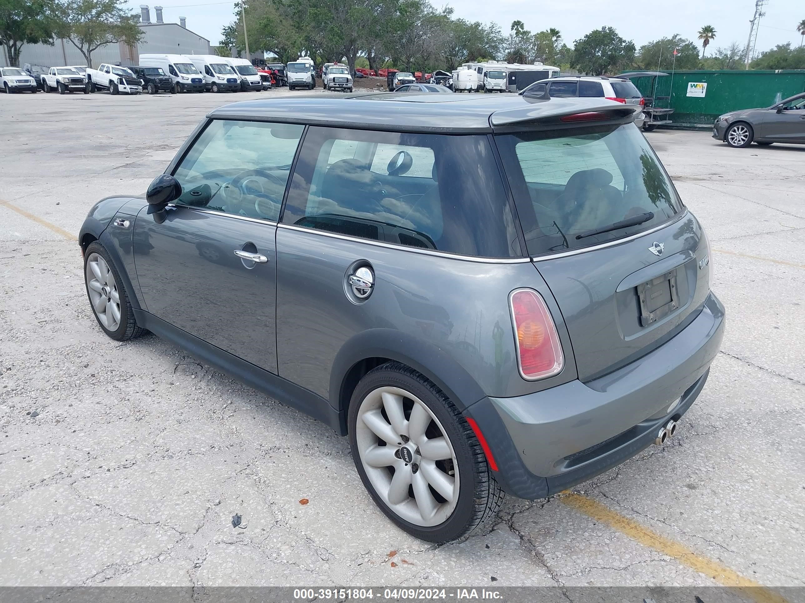 Photo 2 VIN: WMWRE33424TD74879 - MINI COOPER 