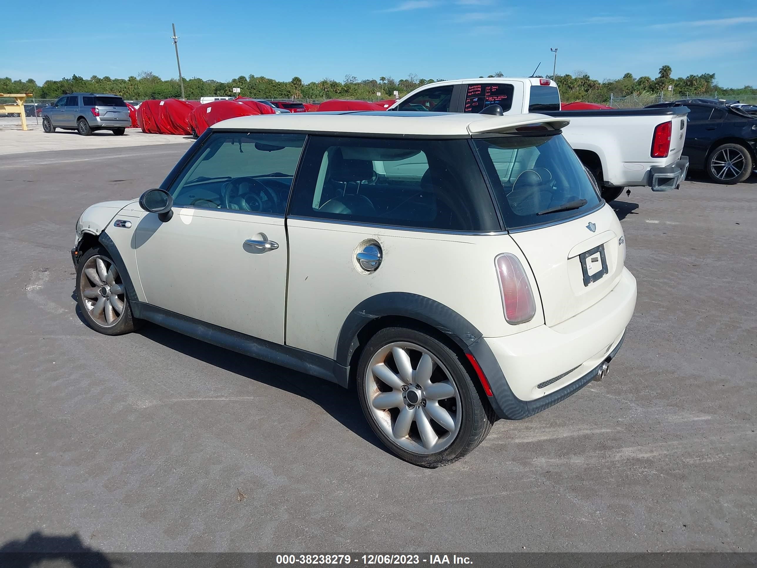 Photo 2 VIN: WMWRE33424TD89110 - MINI COOPER 