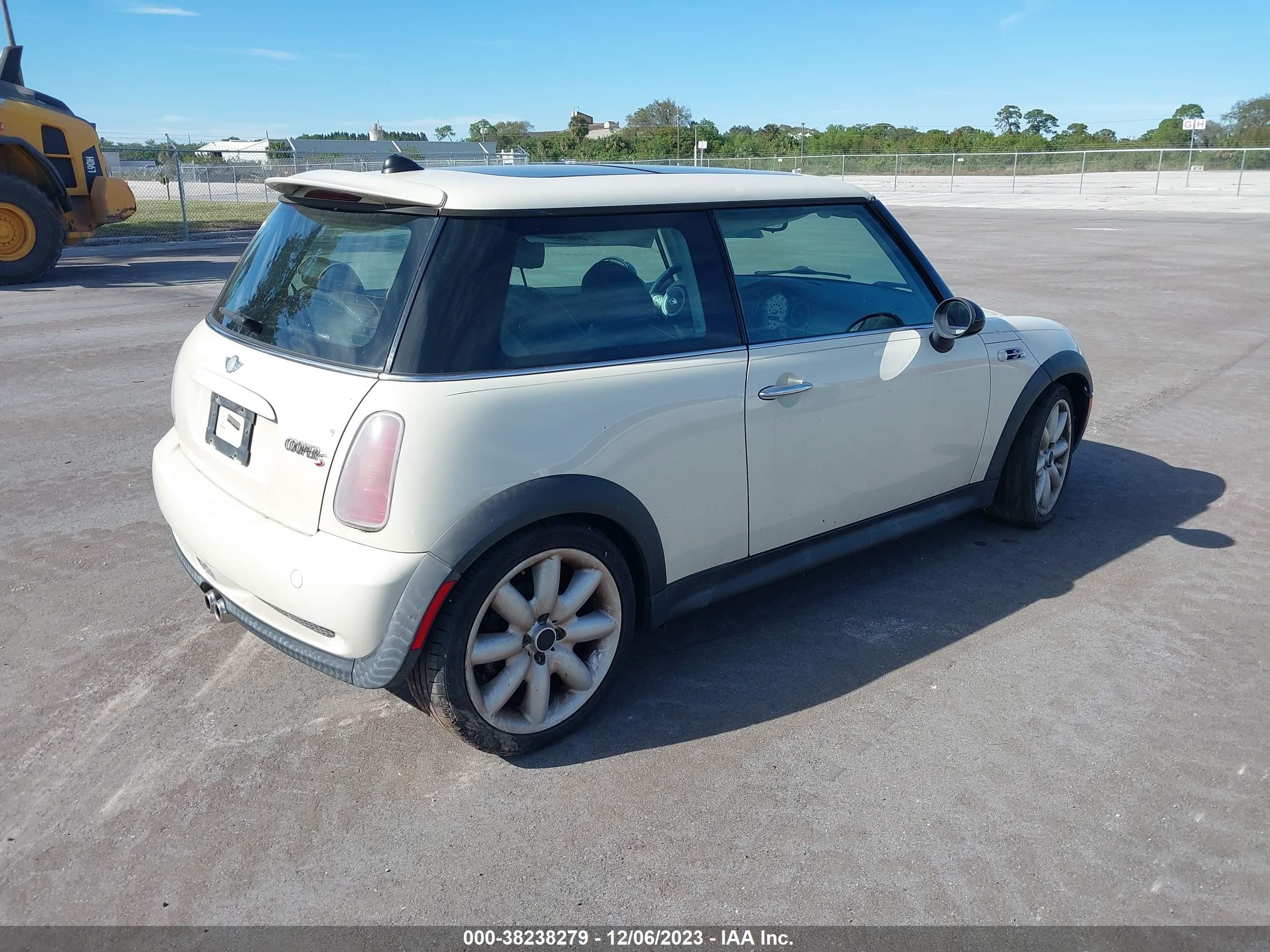 Photo 3 VIN: WMWRE33424TD89110 - MINI COOPER 