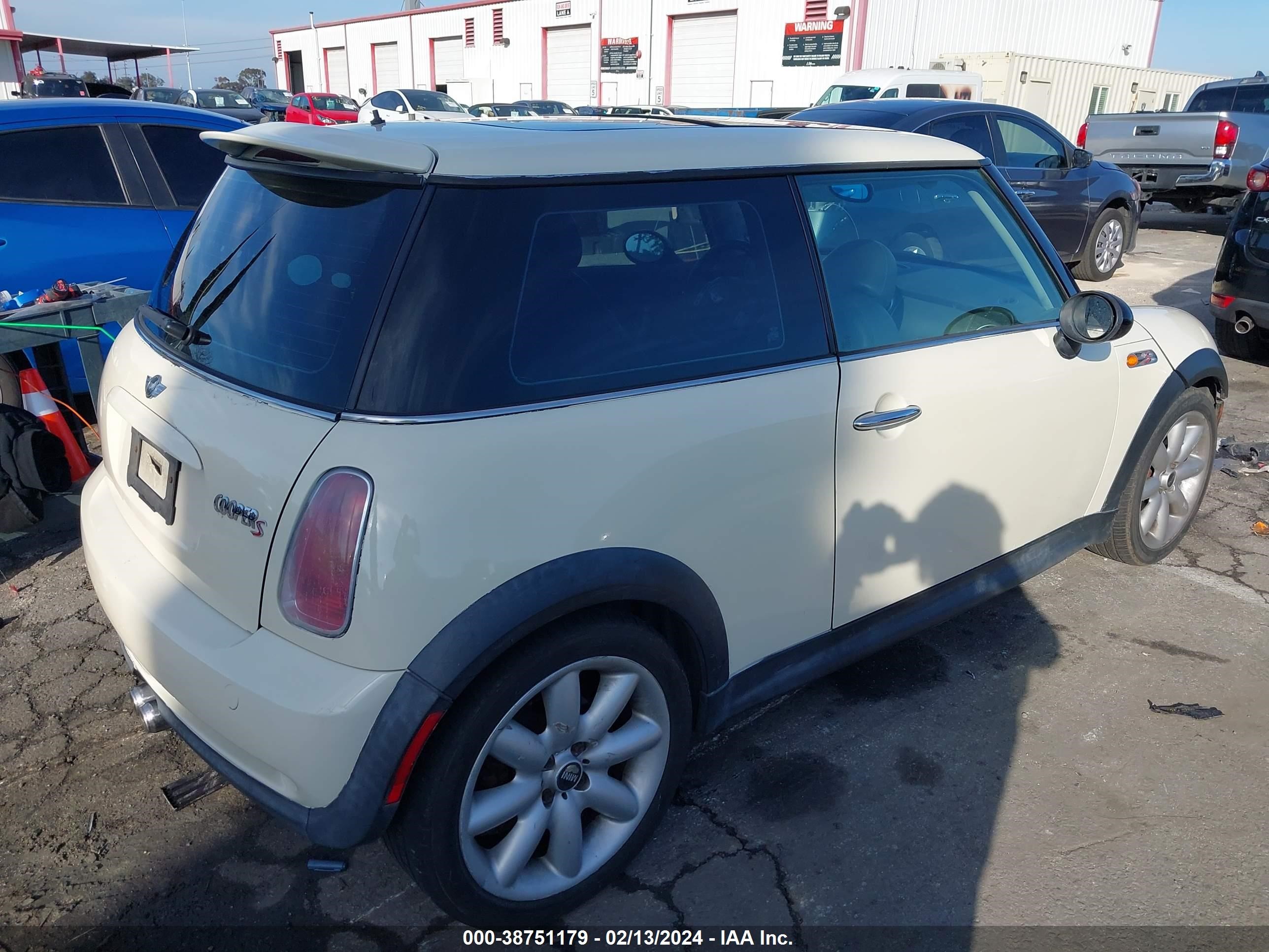 Photo 3 VIN: WMWRE33434TD84207 - MINI COOPER 