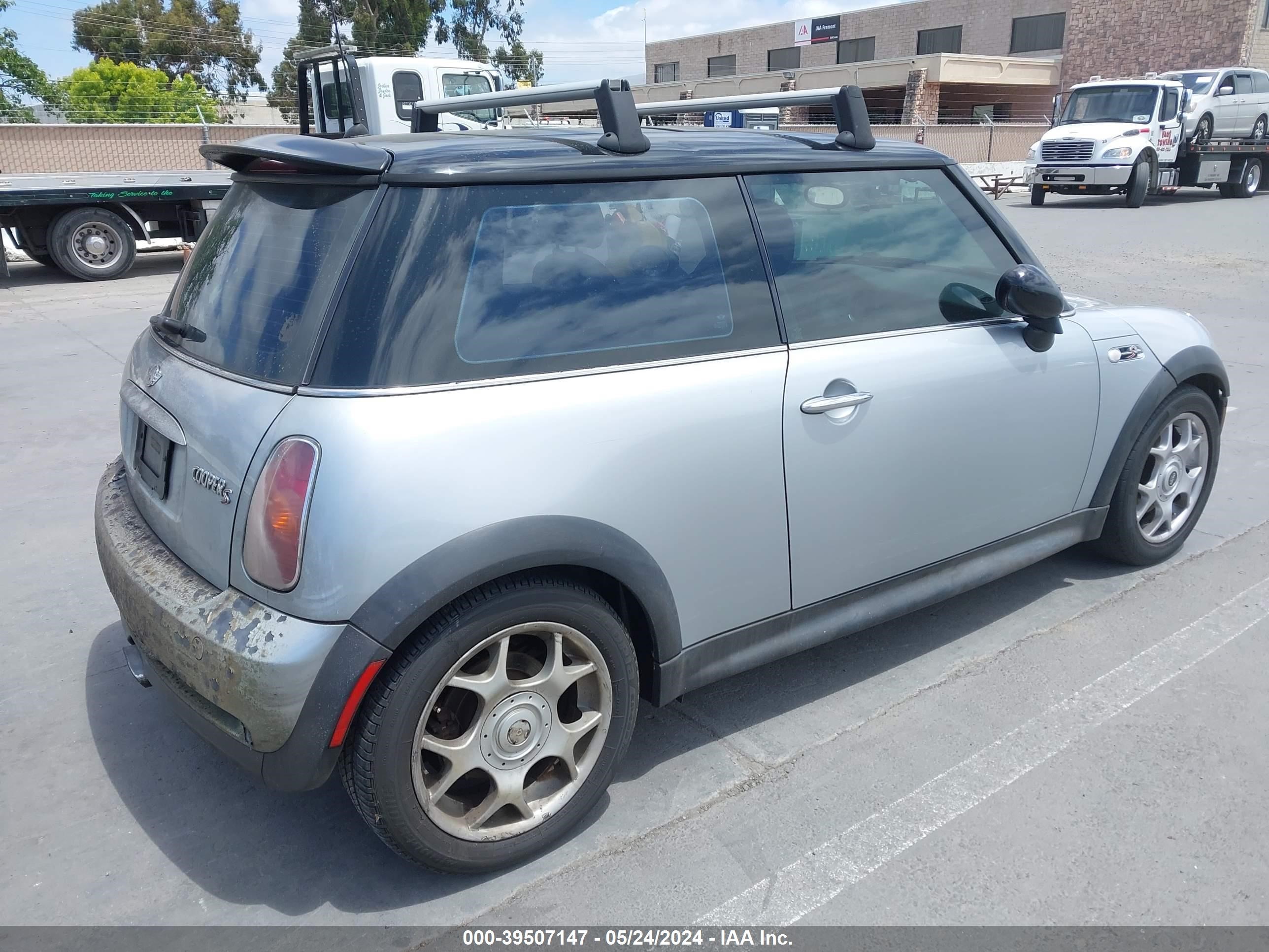 Photo 3 VIN: WMWRE33442TD55215 - MINI COOPER S 