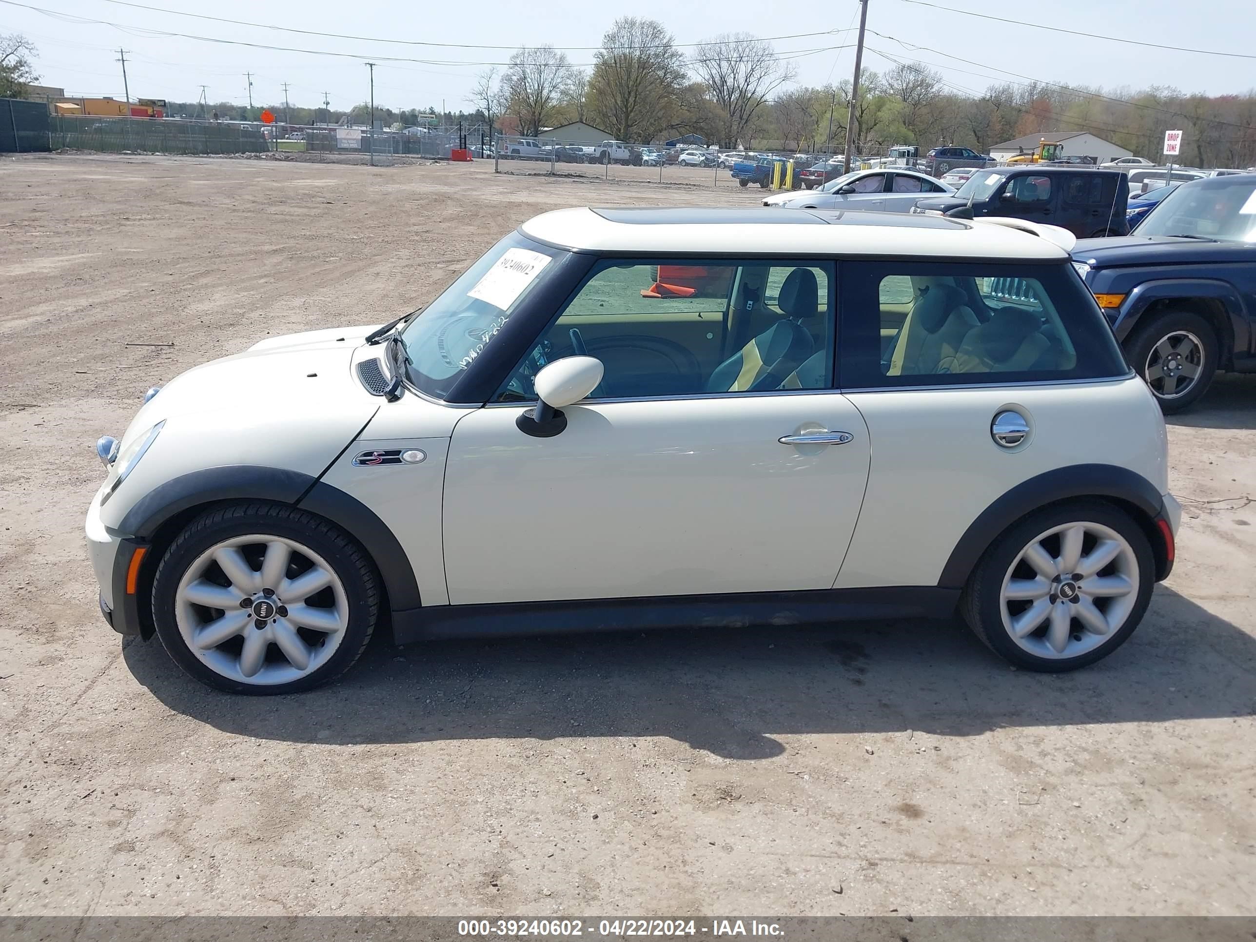 Photo 13 VIN: WMWRE33455TG95283 - MINI COOPER 