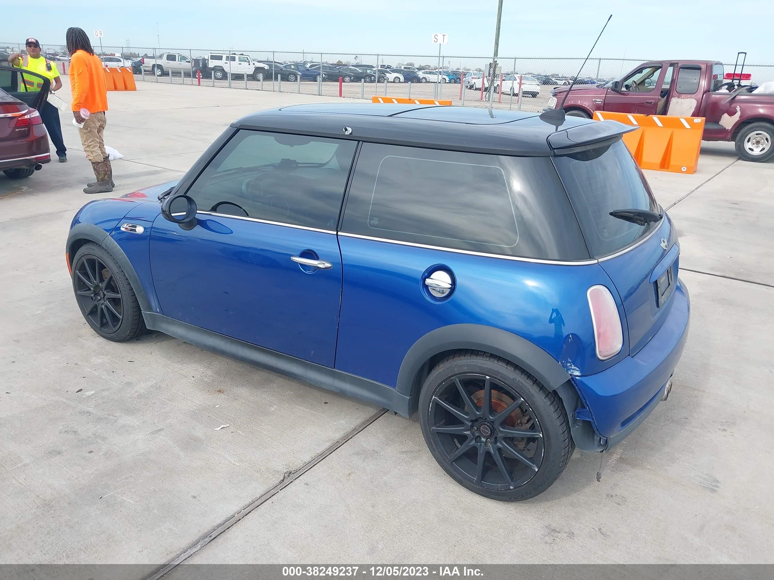 Photo 2 VIN: WMWRE33475TD96295 - MINI COOPER 