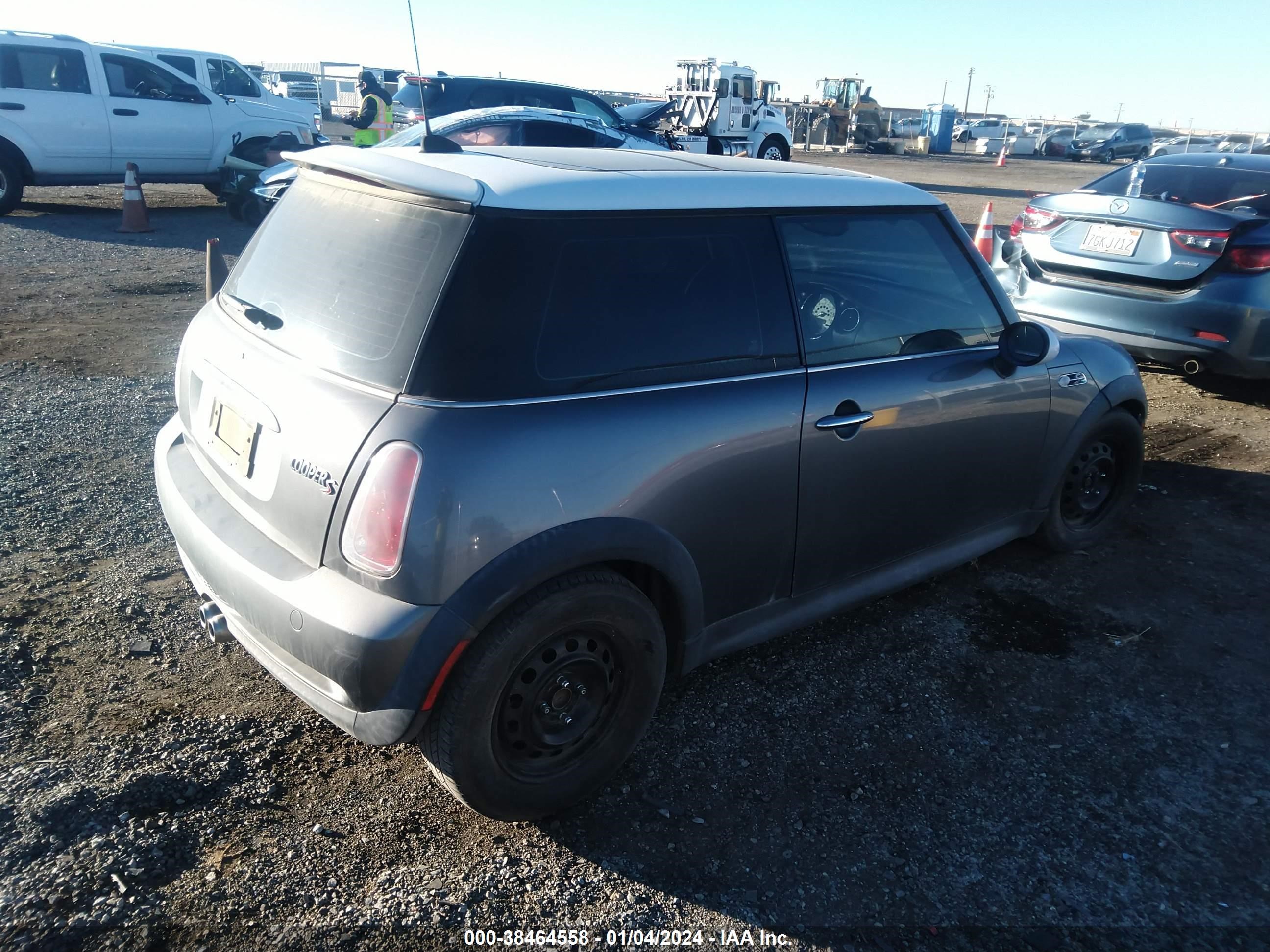 Photo 3 VIN: WMWRE33475TG95723 - MINI COOPER 