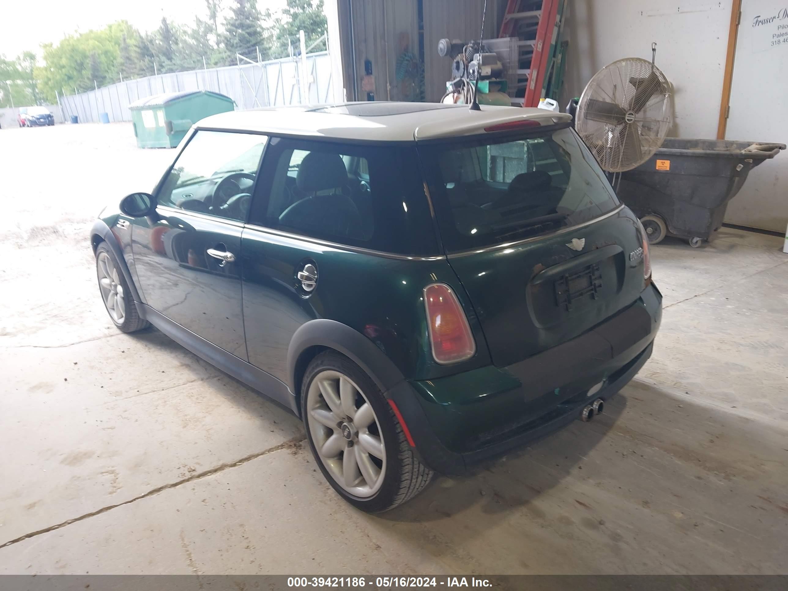 Photo 2 VIN: WMWRE33484TD79360 - MINI COOPER 