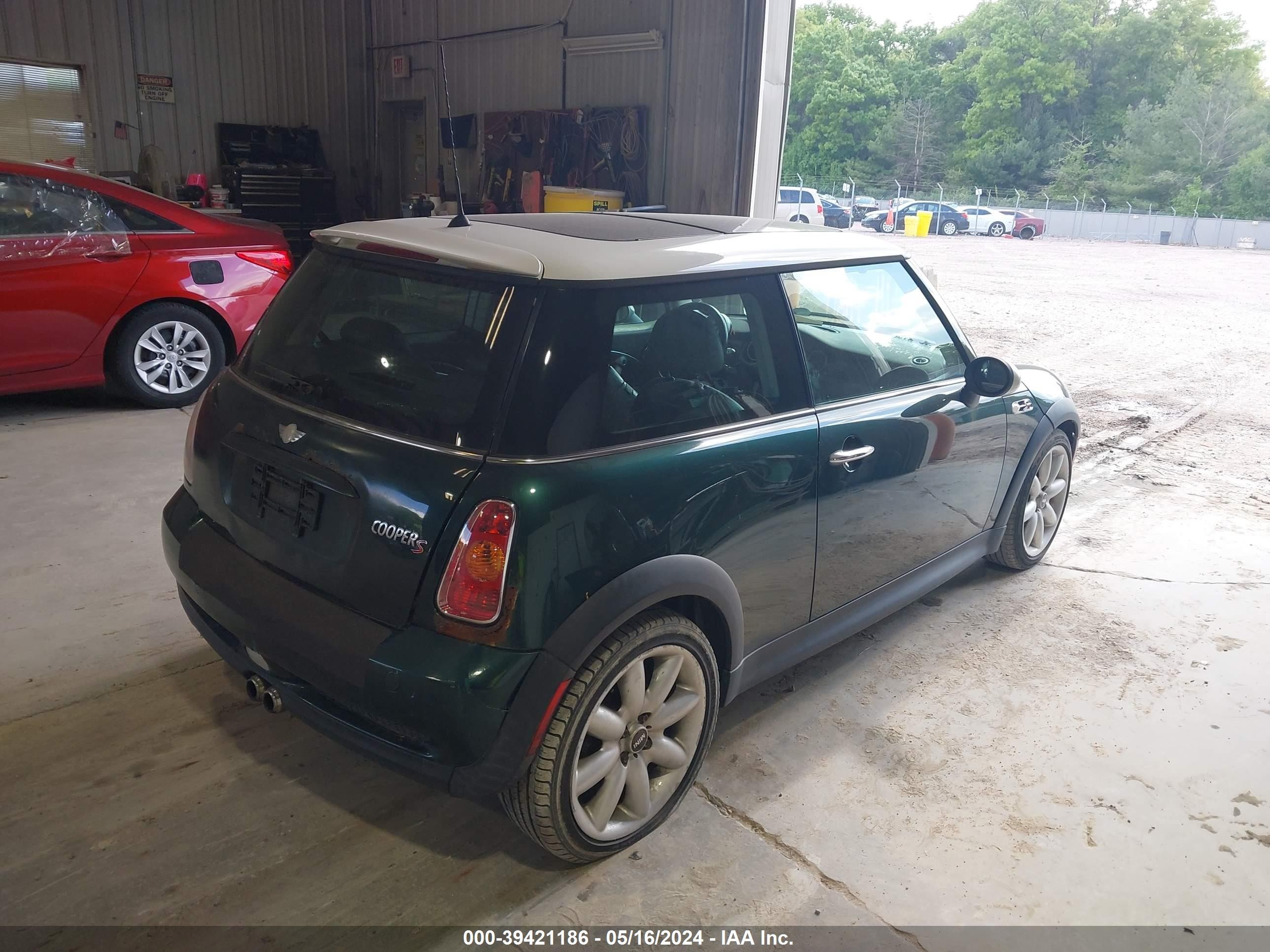 Photo 3 VIN: WMWRE33484TD79360 - MINI COOPER 