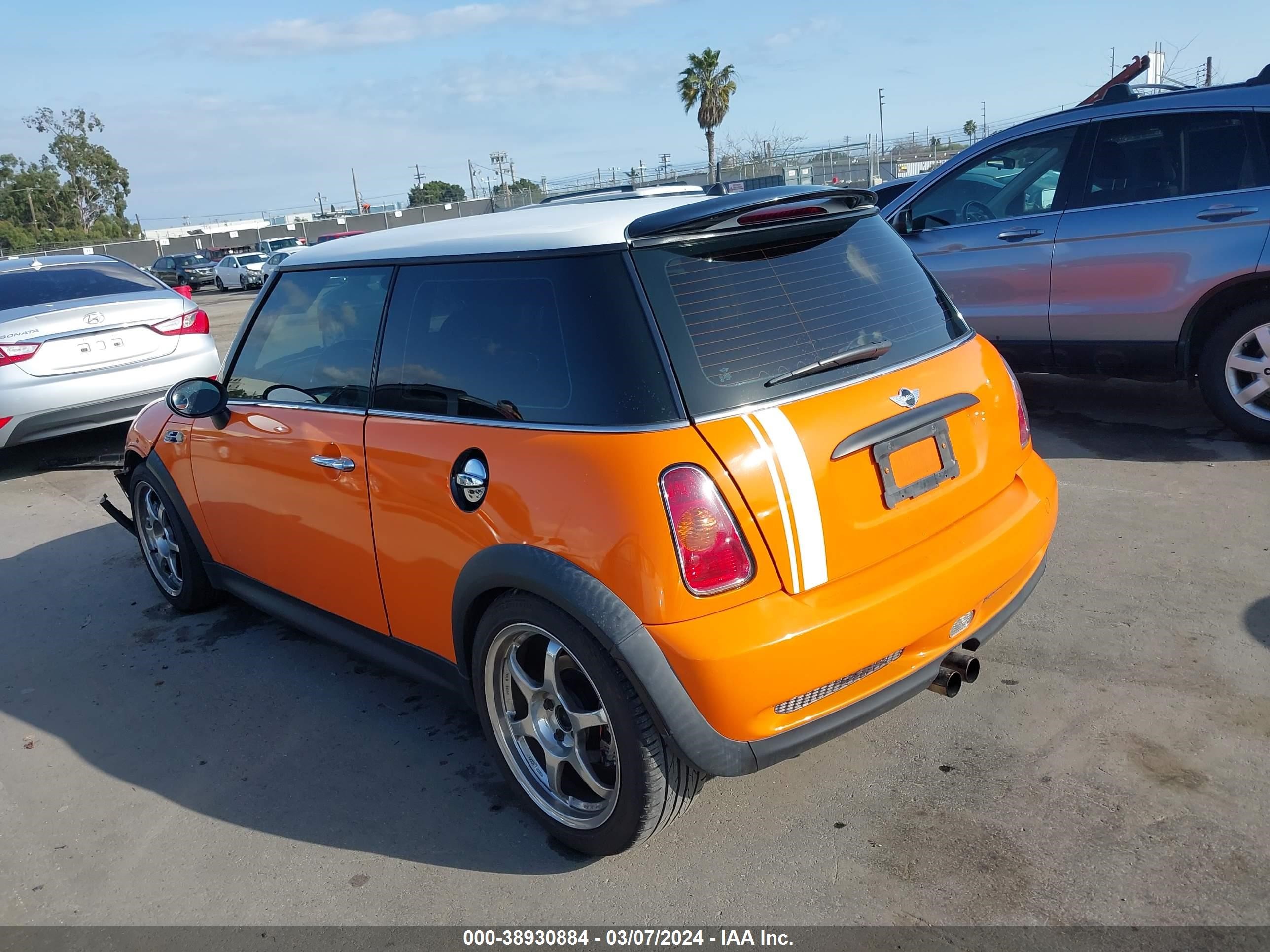 Photo 2 VIN: WMWRE33484TD86986 - MINI COOPER 