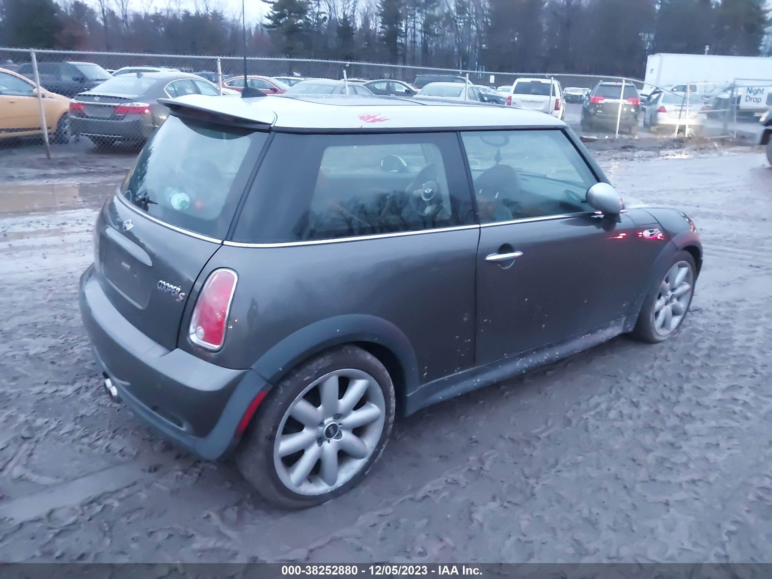 Photo 3 VIN: WMWRE33536TN28556 - MINI COOPER 