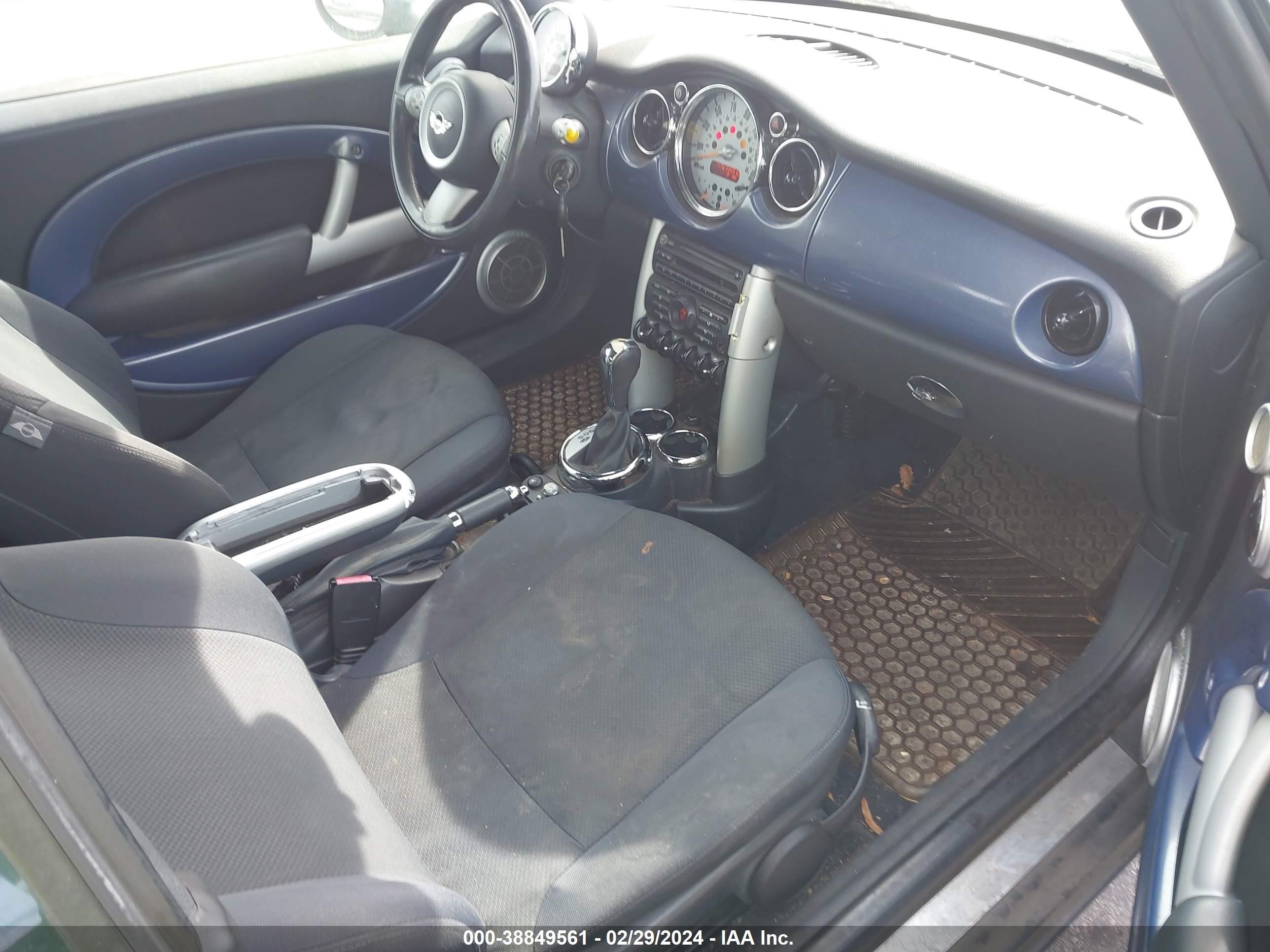 Photo 4 VIN: WMWRF33555TG13459 - MINI COOPER 