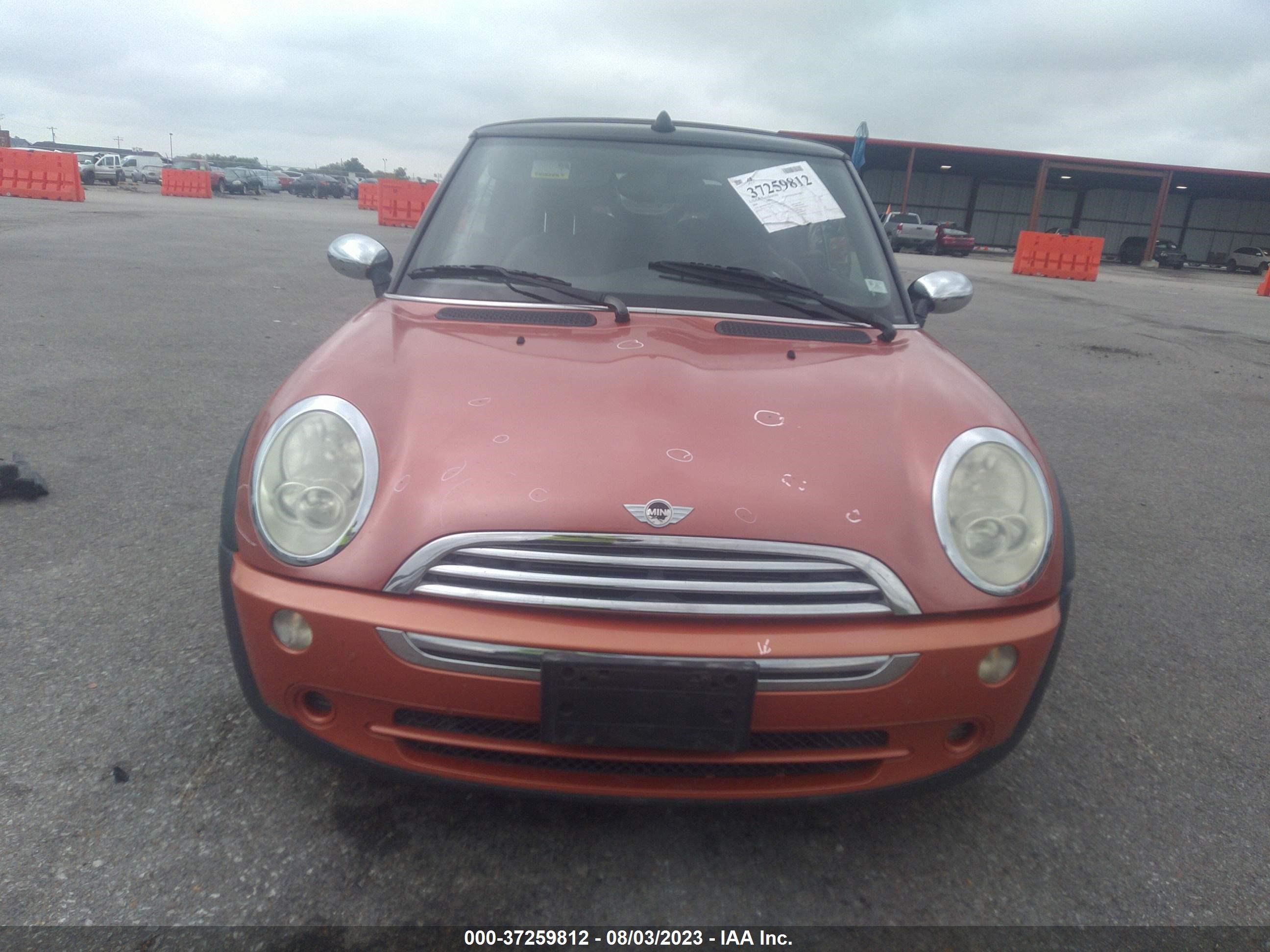 Photo 10 VIN: WMWRF33586TG16115 - MINI COOPER 