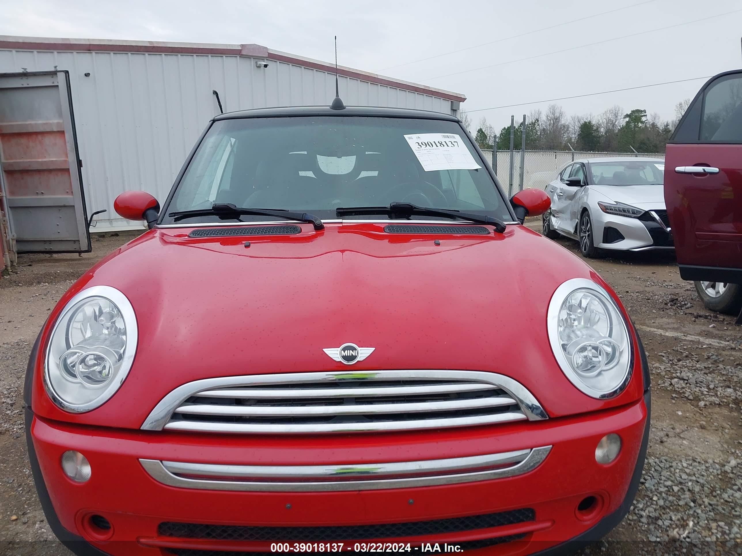 Photo 11 VIN: WMWRF33588TG18725 - MINI COOPER 