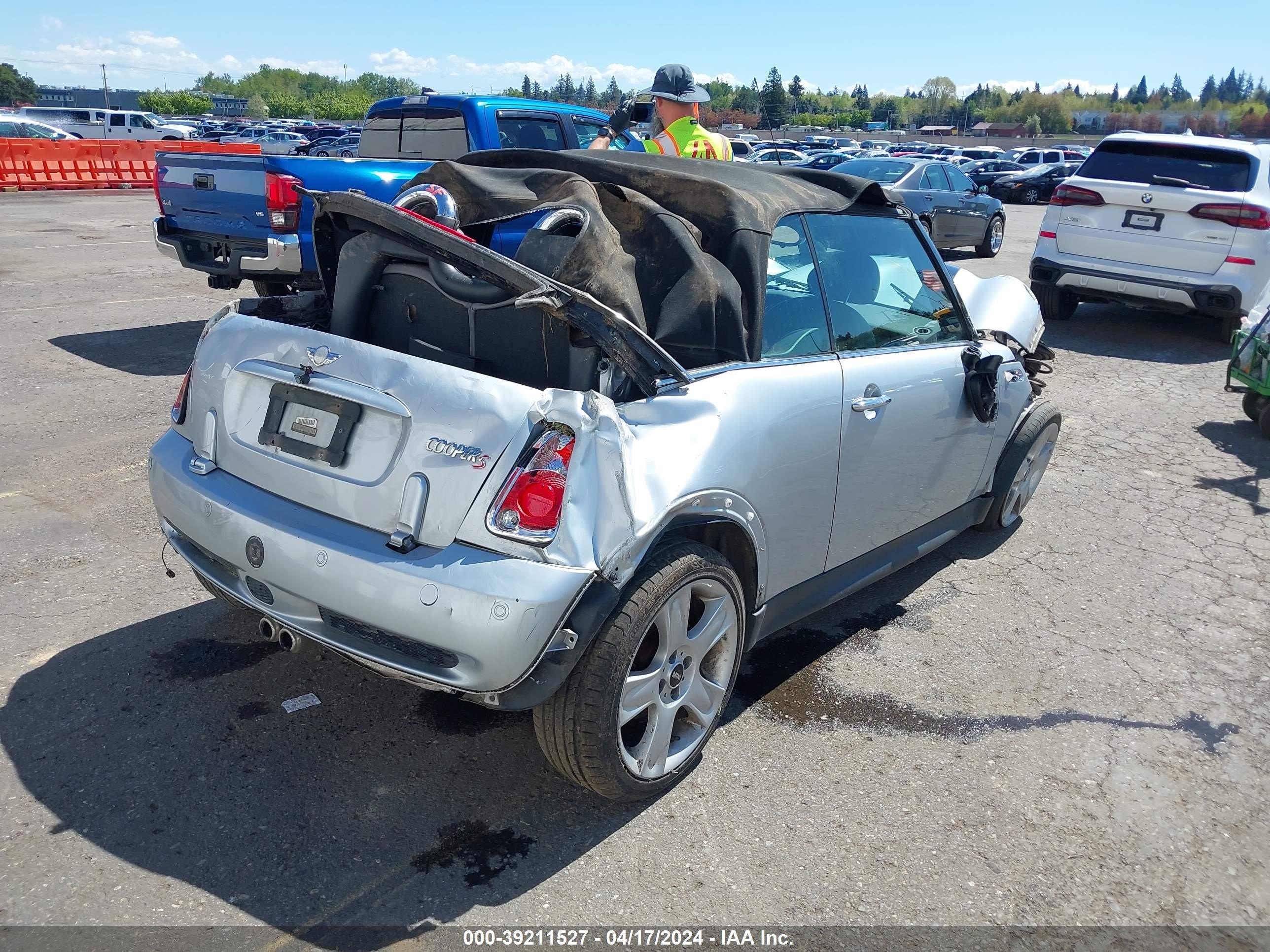 Photo 3 VIN: WMWRH33536TF88718 - MINI COOPER 