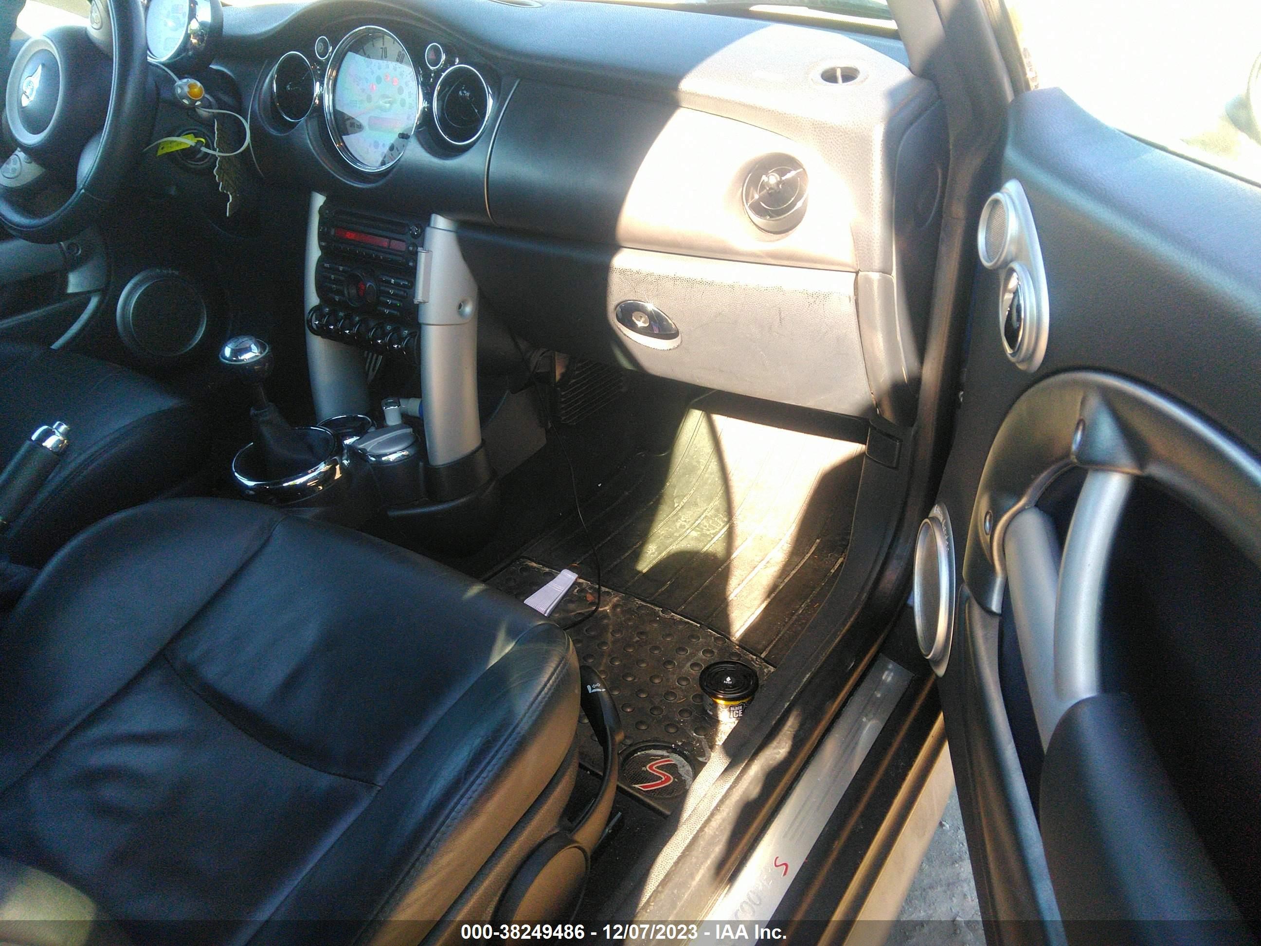 Photo 4 VIN: WMWRH33566TJ42785 - MINI COOPER 