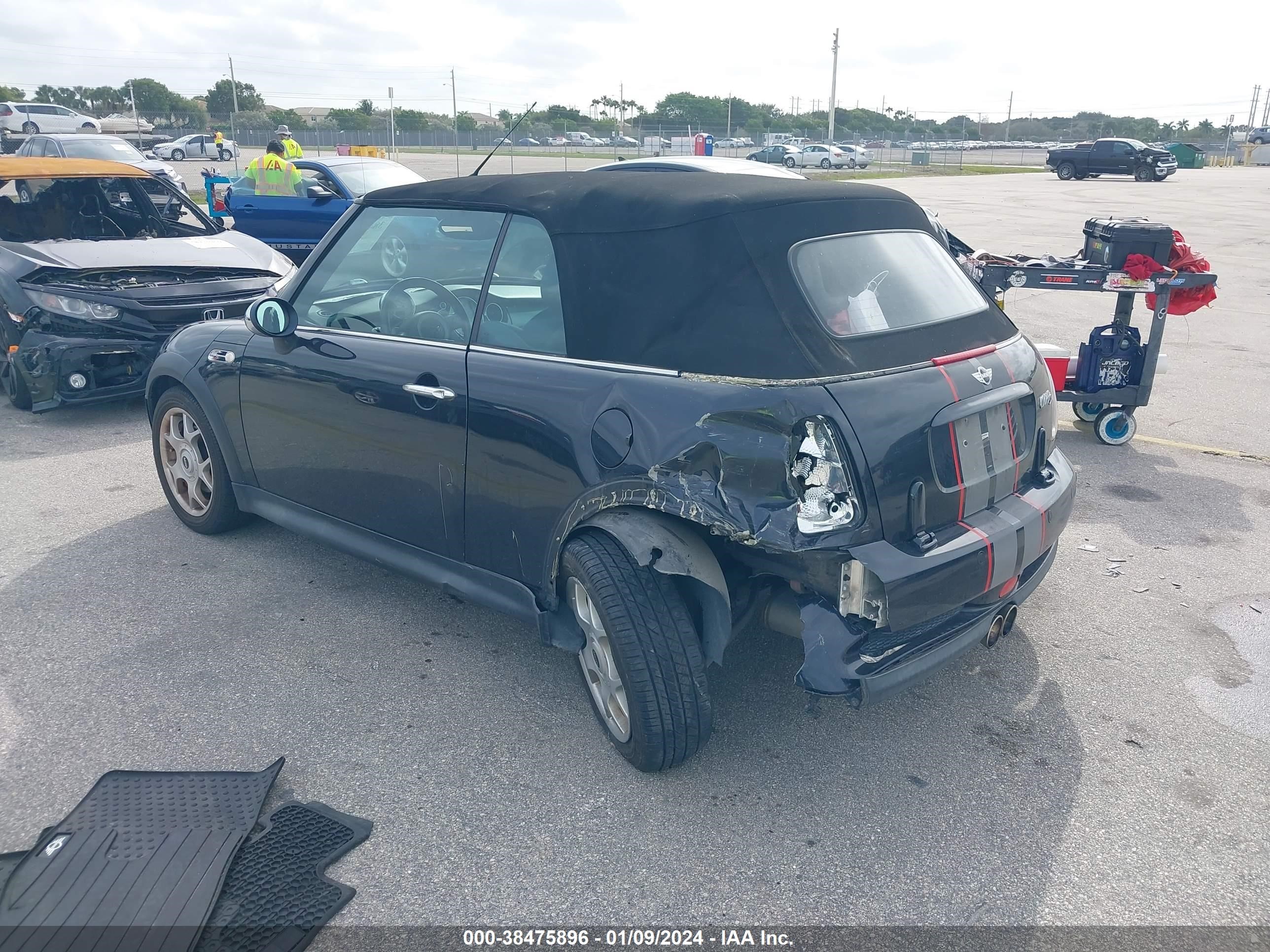 Photo 2 VIN: WMWRH33568TL96886 - MINI COOPER 