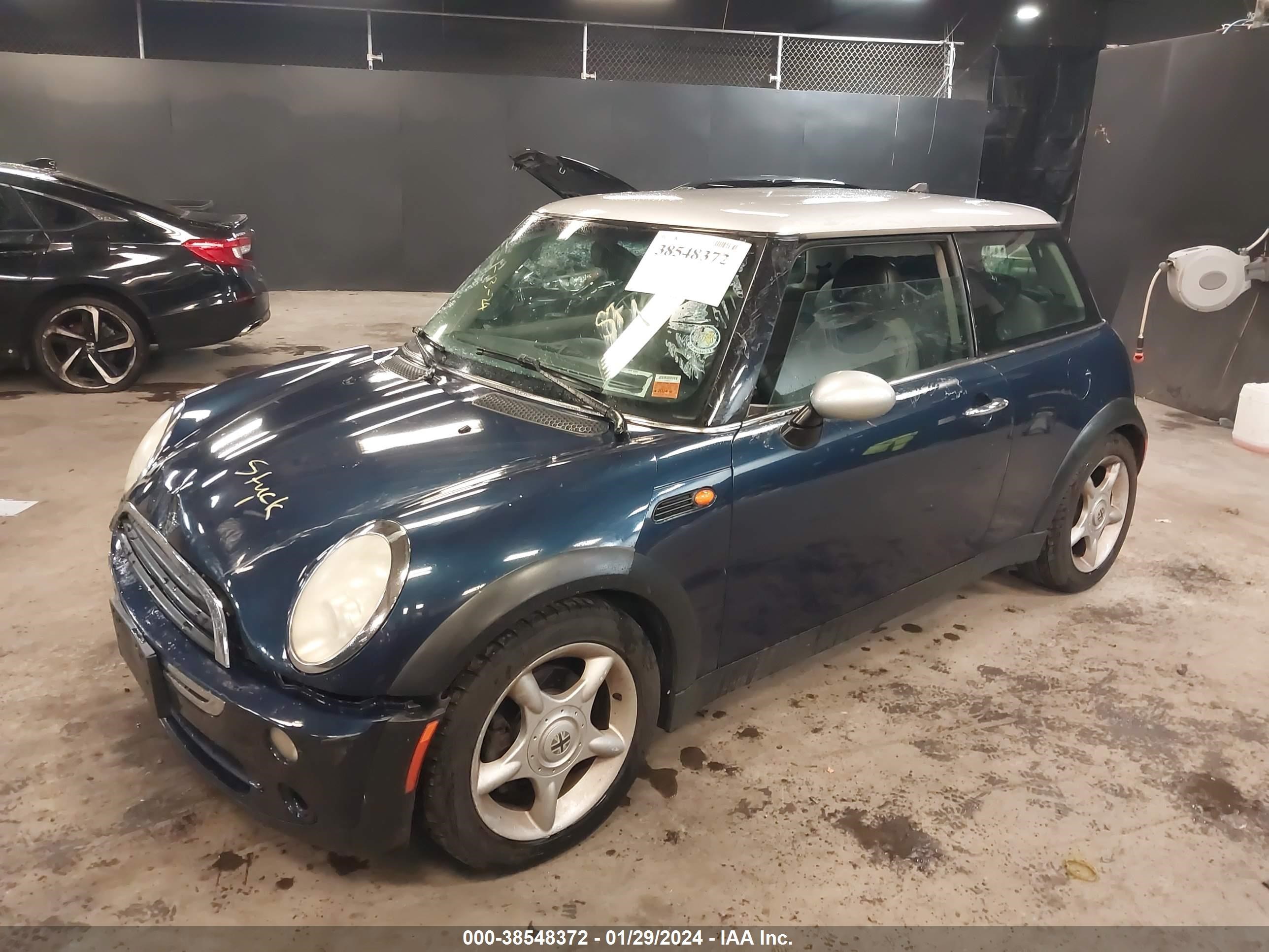 Photo 1 VIN: WMWRH33586TL93775 - MINI COOPER 