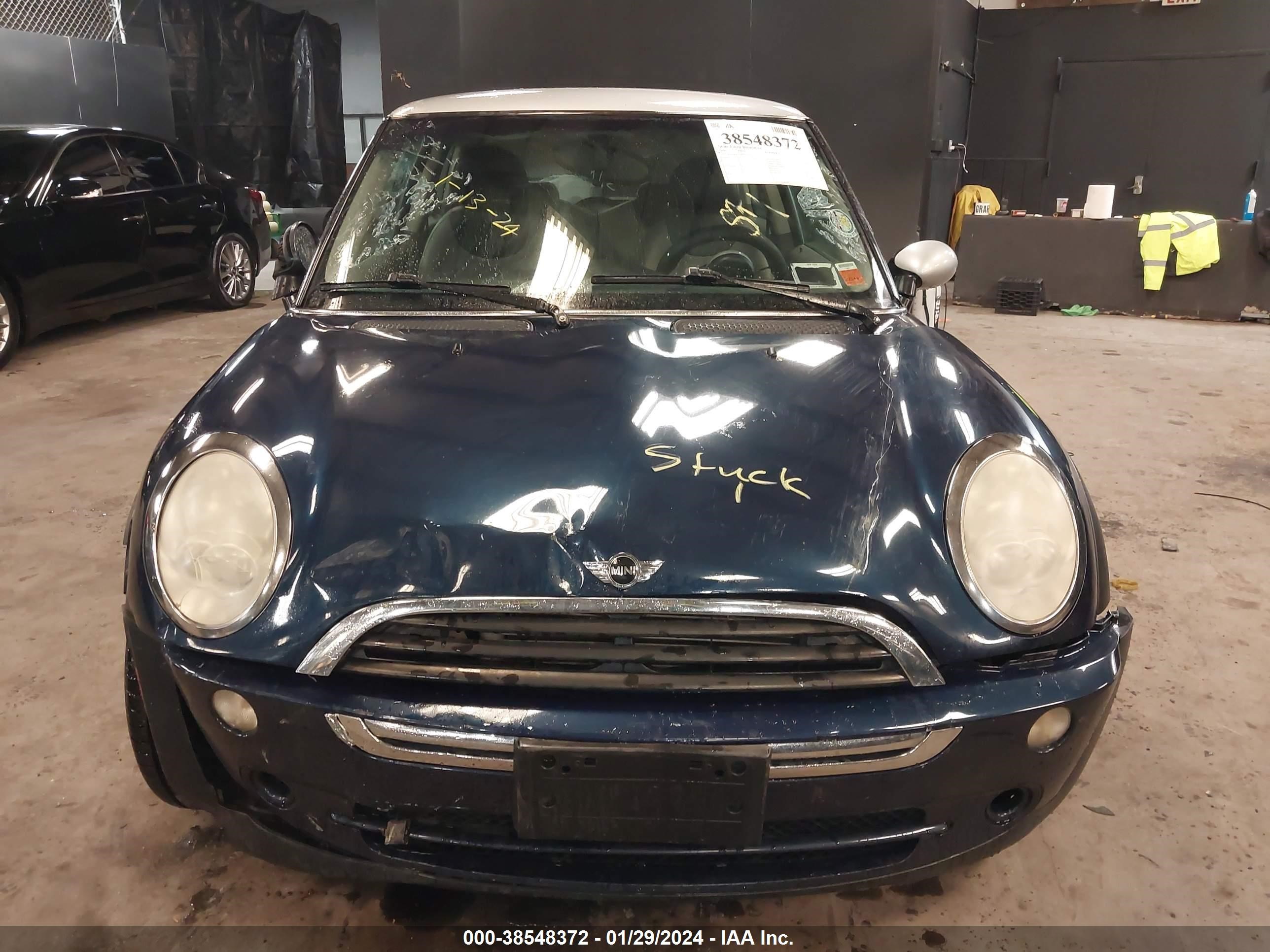 Photo 11 VIN: WMWRH33586TL93775 - MINI COOPER 