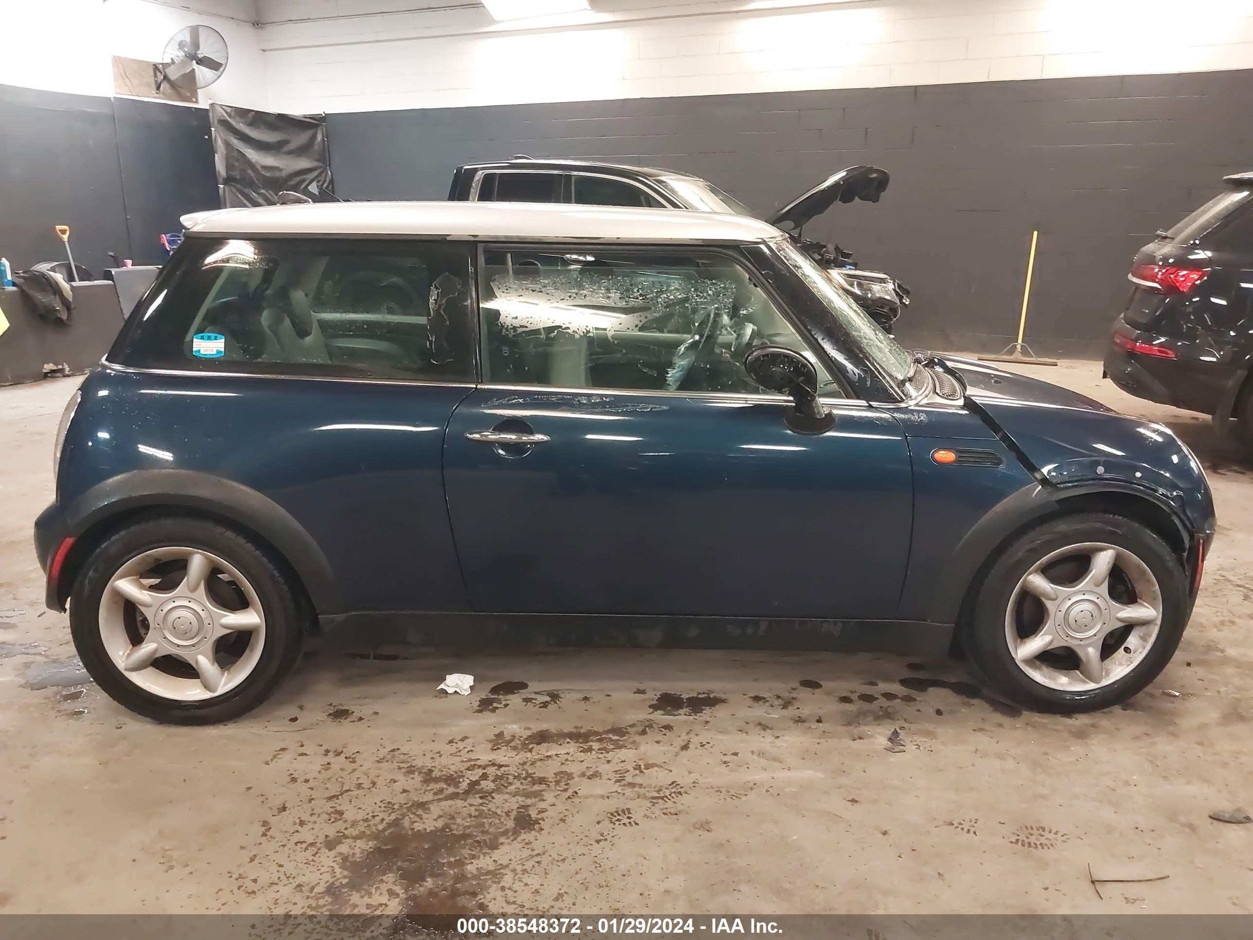 Photo 12 VIN: WMWRH33586TL93775 - MINI COOPER 