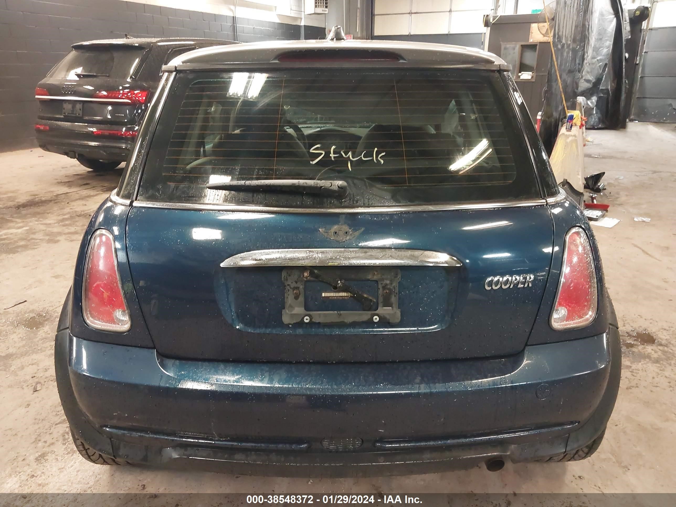 Photo 15 VIN: WMWRH33586TL93775 - MINI COOPER 