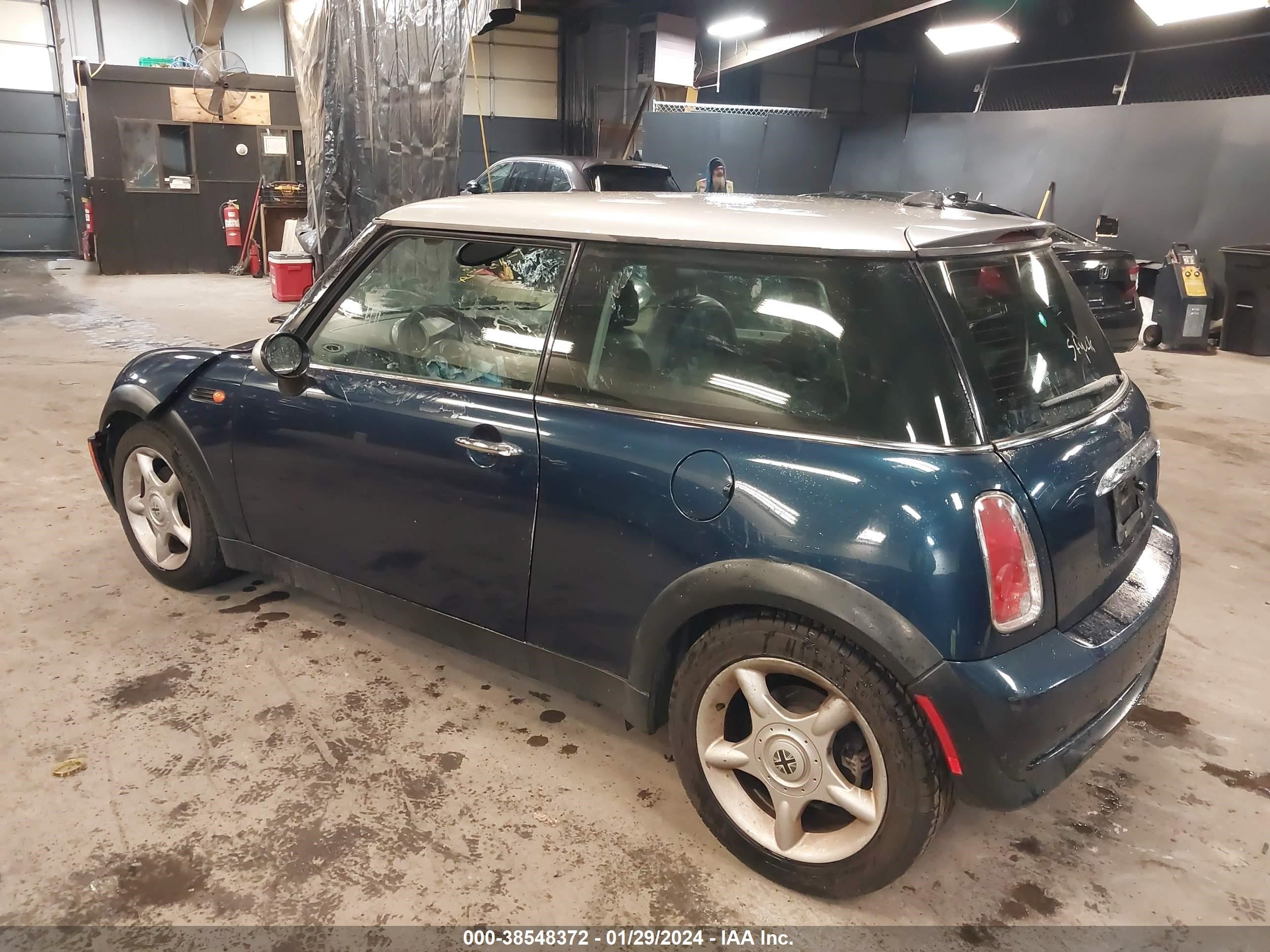 Photo 2 VIN: WMWRH33586TL93775 - MINI COOPER 